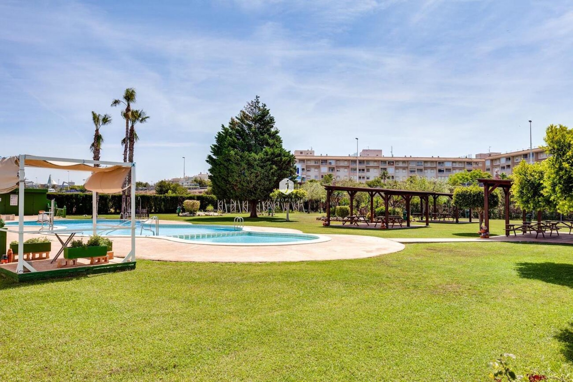 Z drugiej ręki - Bungalow -
Torrevieja - PARQUE DE LAS NACIONES