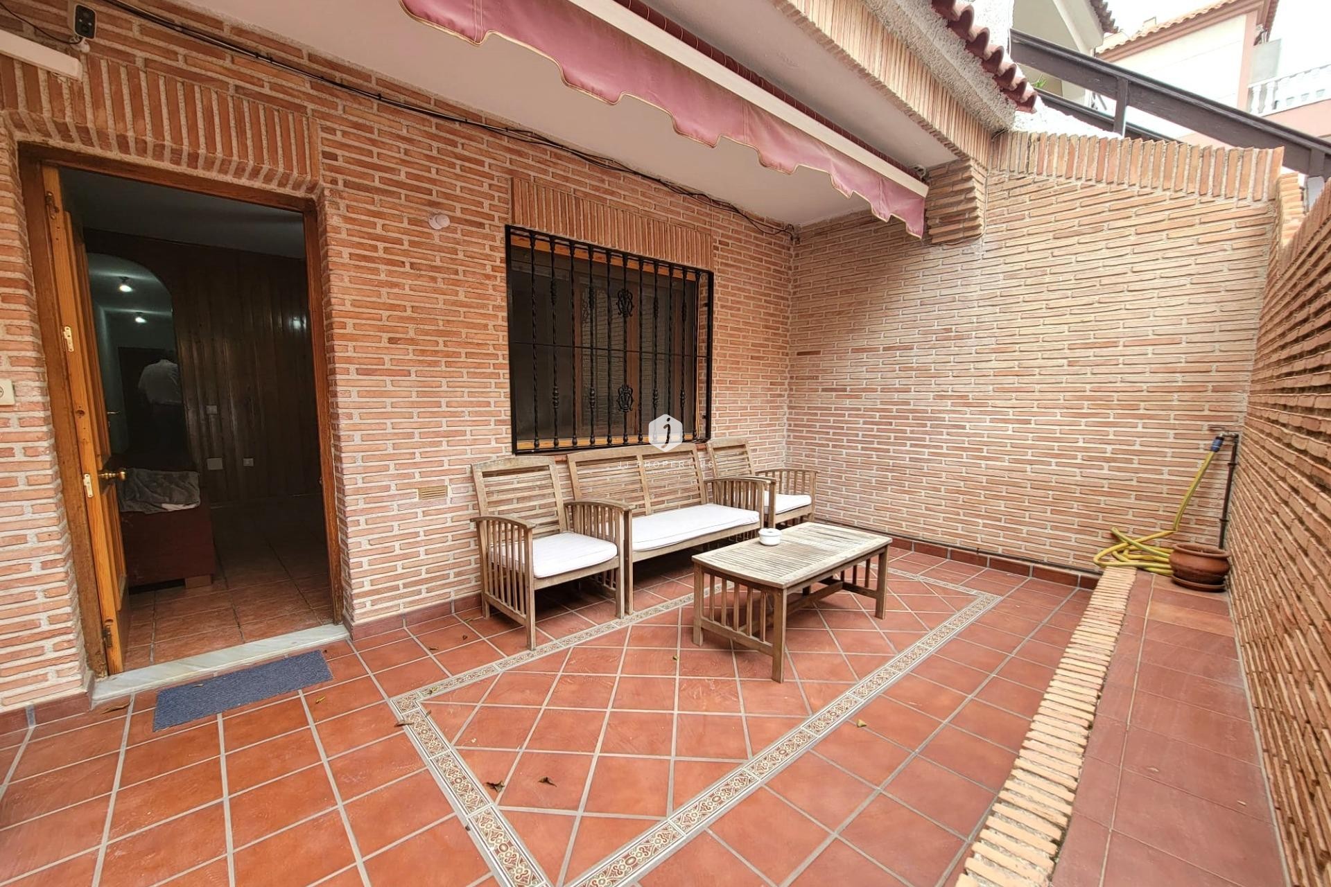 Z drugiej ręki - Bungalow -
Torrevieja - Playa de los Locos