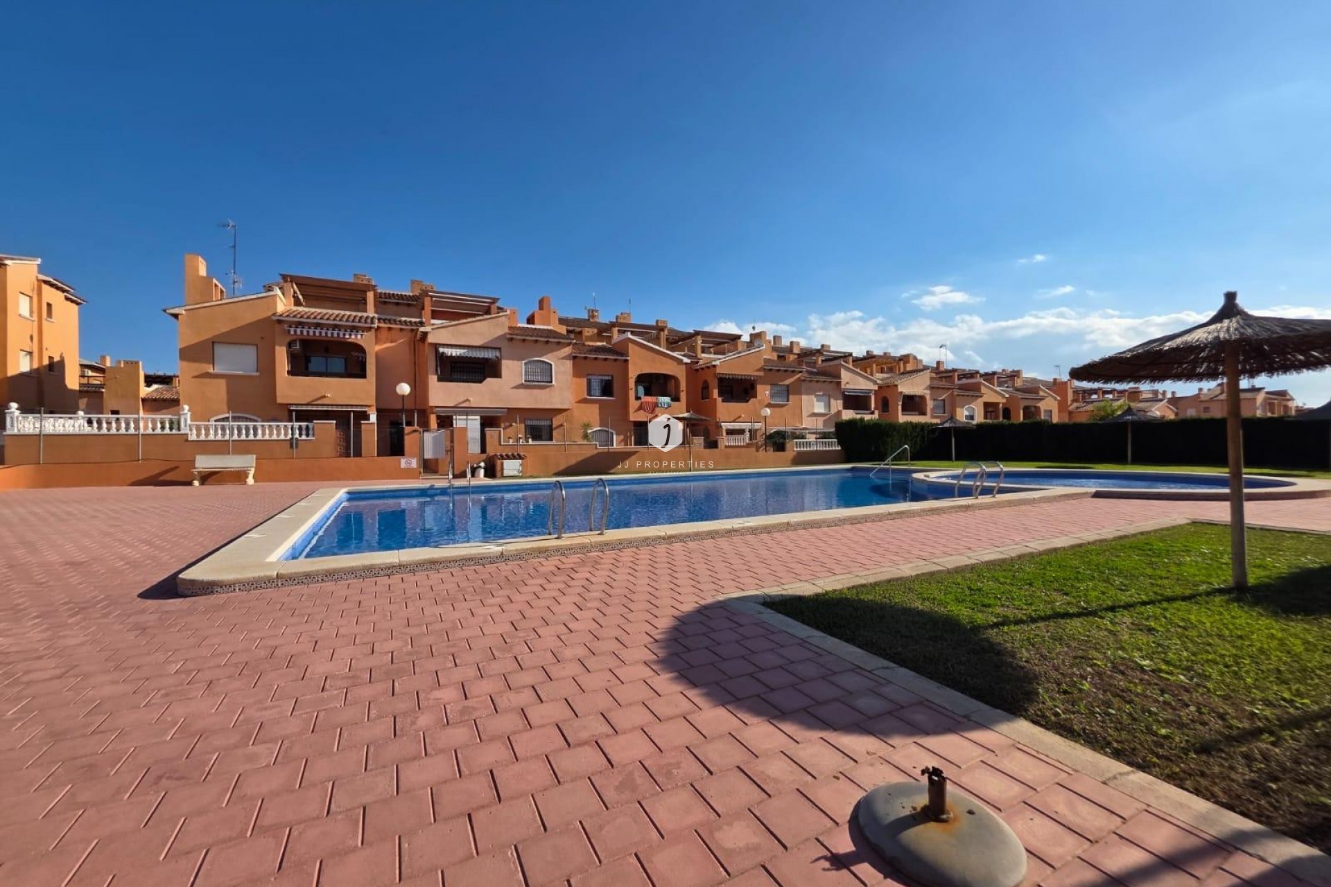 Z drugiej ręki - Bungalow -
Torrevieja - Zona Los Frutales