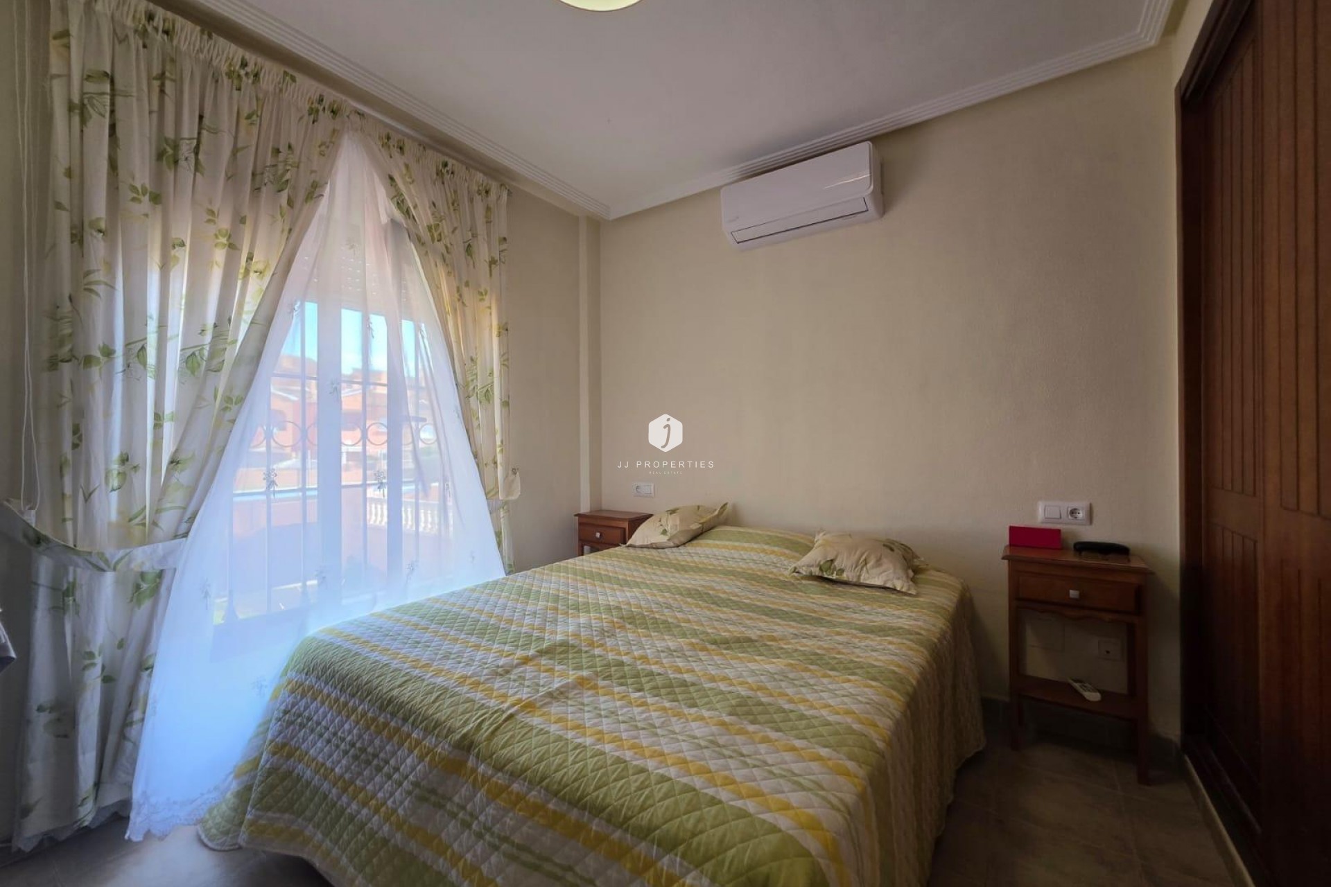 Z drugiej ręki - Bungalow -
Torrevieja - Zona Los Frutales