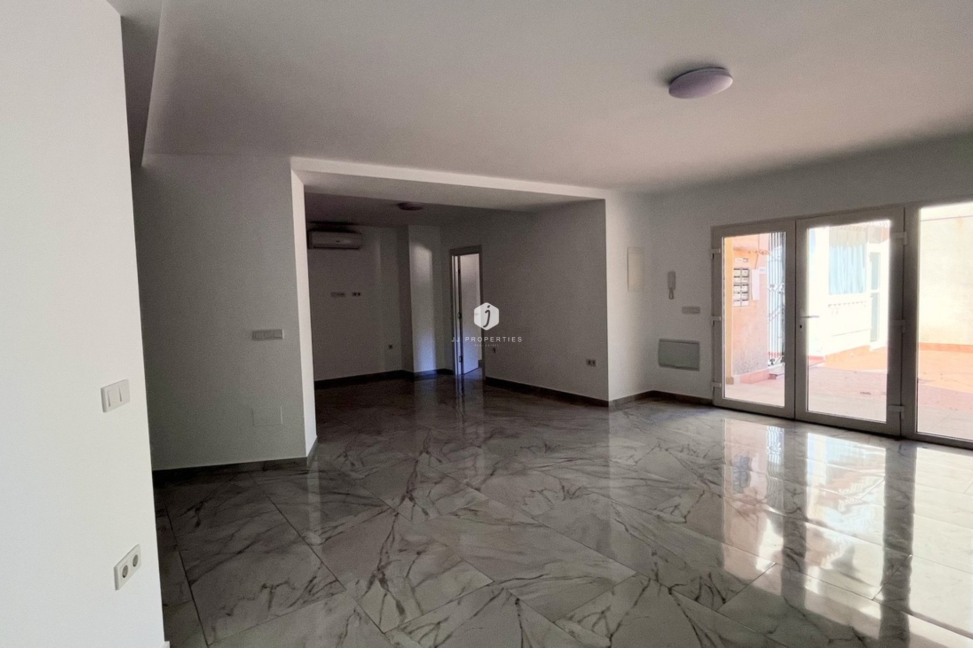 Z drugiej ręki - Bungalow -
Torrevieja