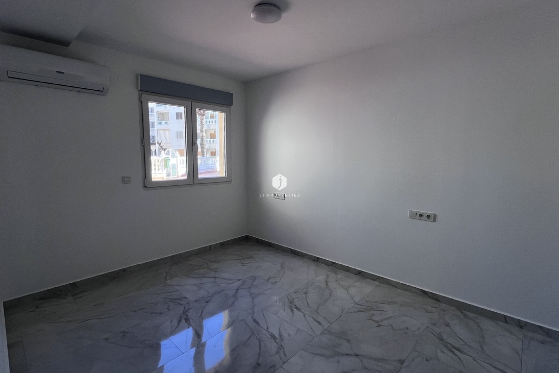 Z drugiej ręki - Bungalow -
Torrevieja