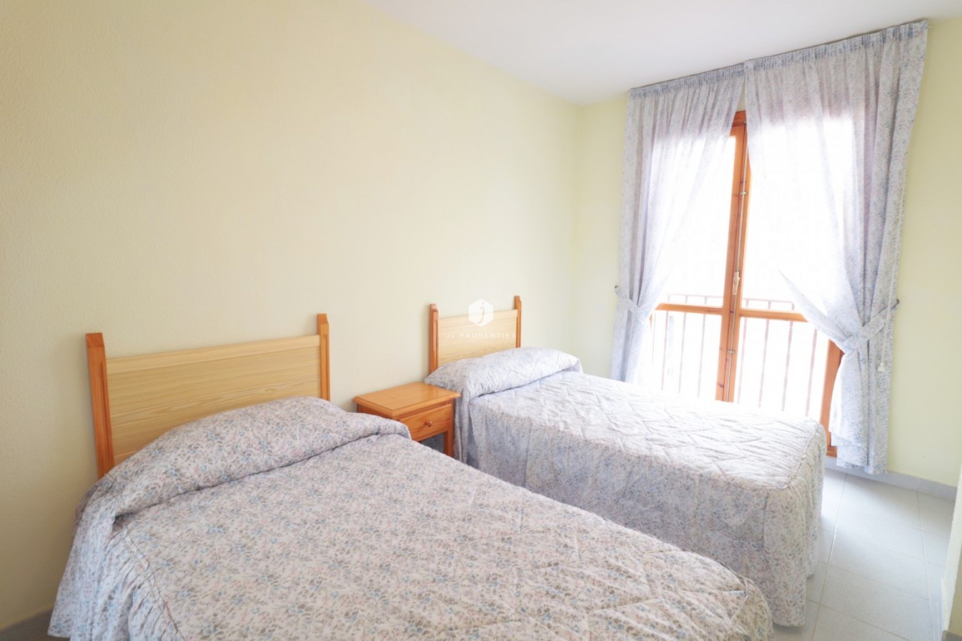 Z drugiej ręki - Daszek -
Playa Del Acequion - Costa Blanca