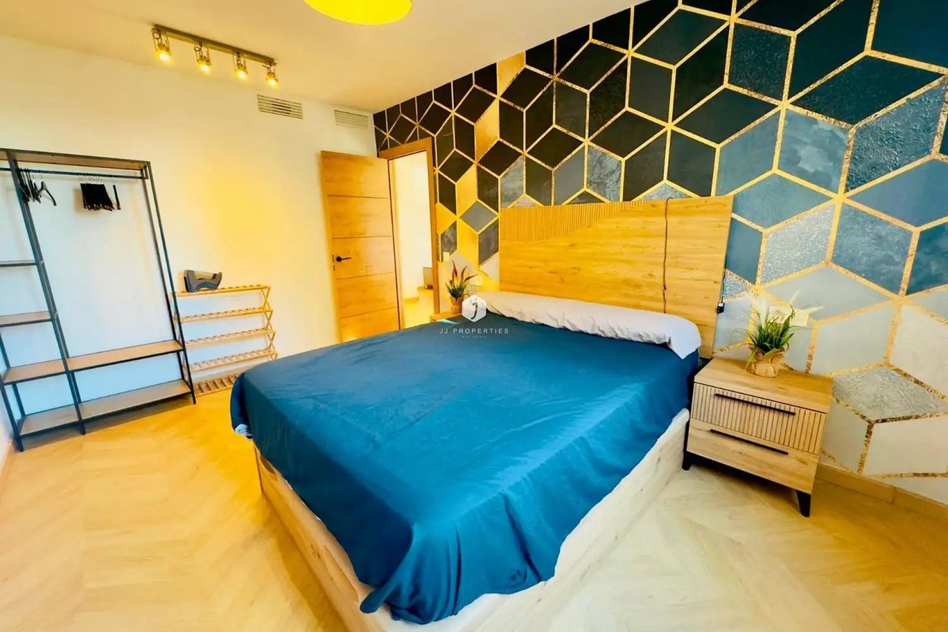 Z drugiej ręki - Daszek -
Torrevieja - Acequion