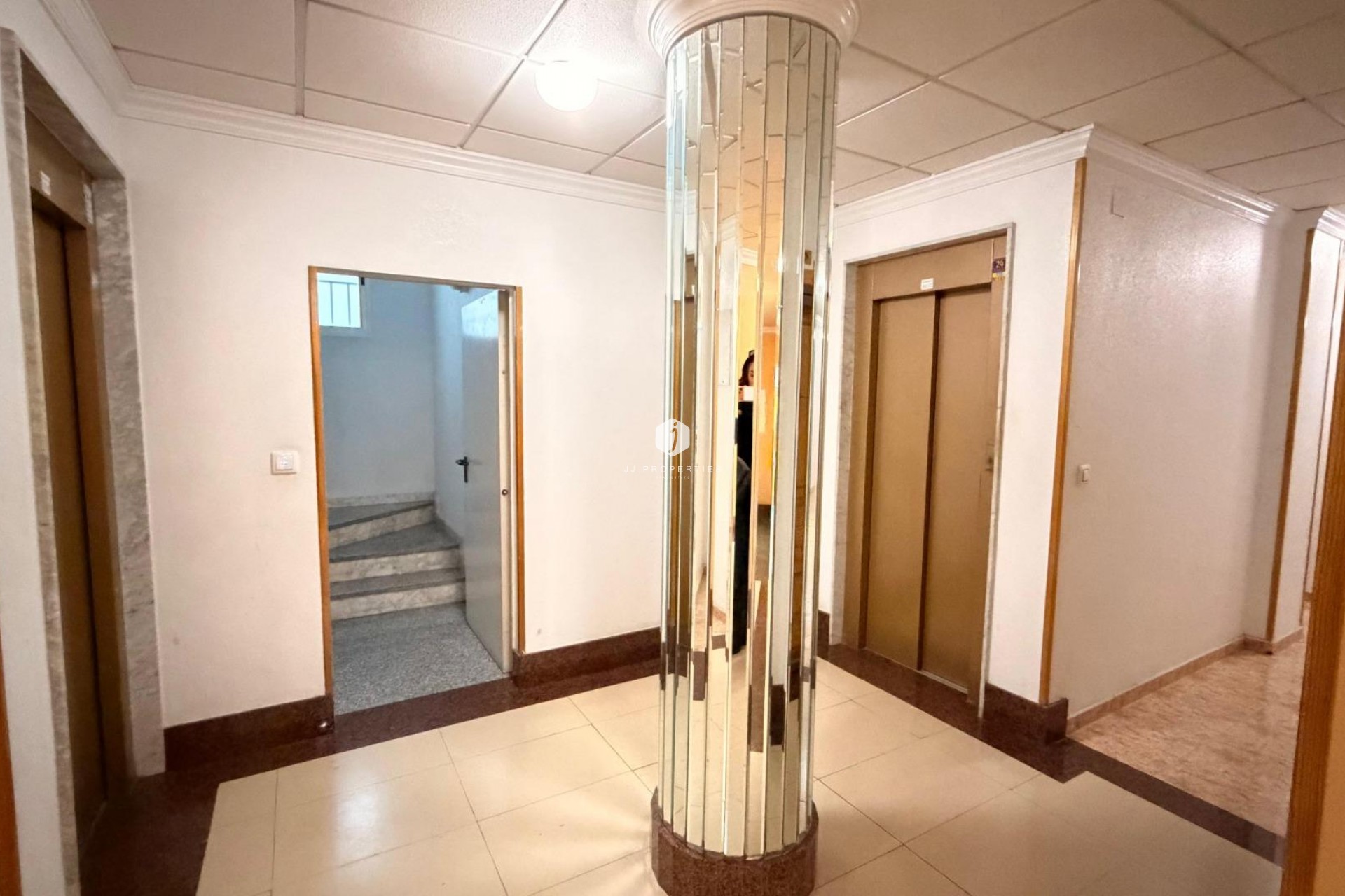 Z drugiej ręki - Daszek -
Torrevieja - Acequion