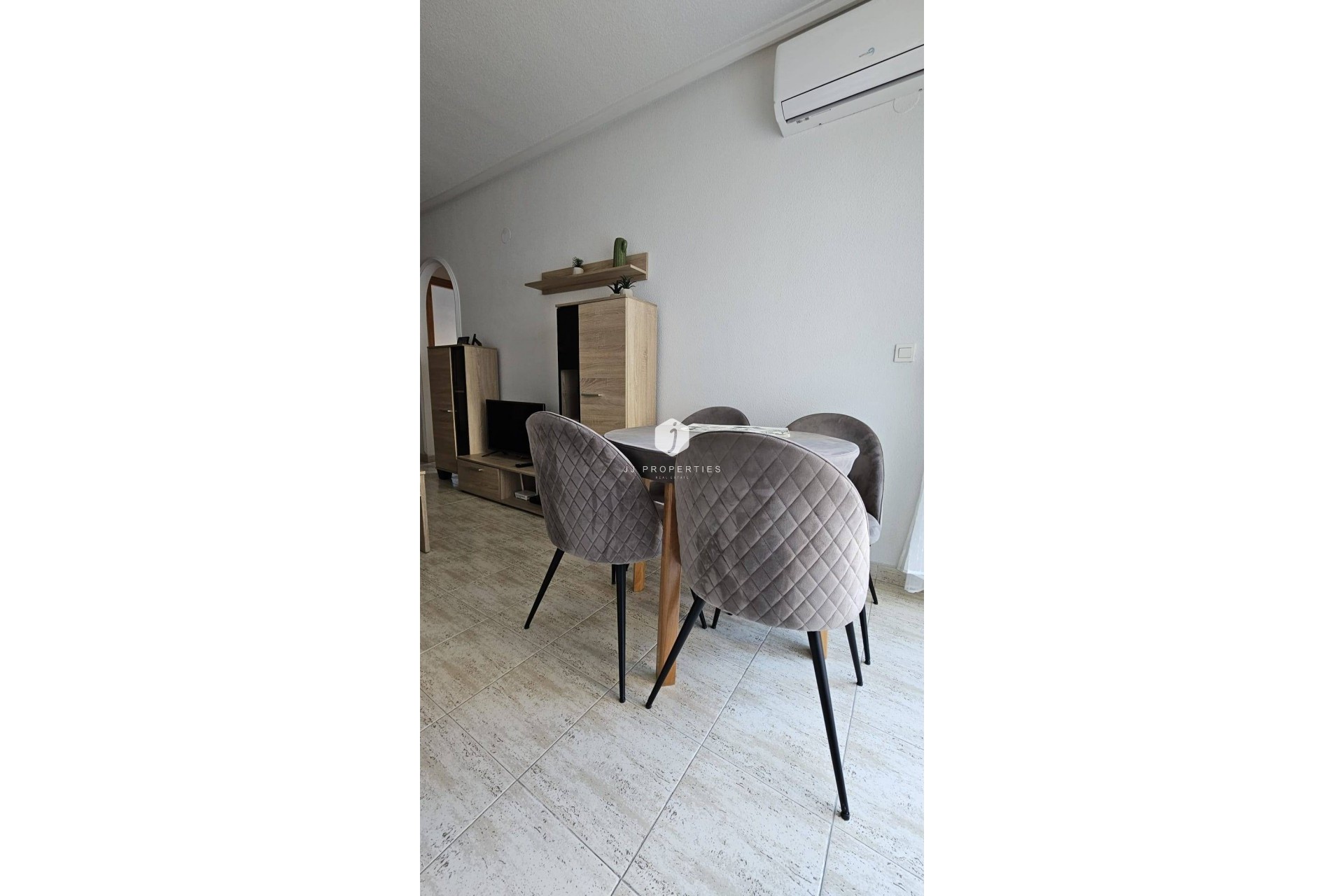 Z drugiej ręki - Daszek -
Torrevieja - Acequion