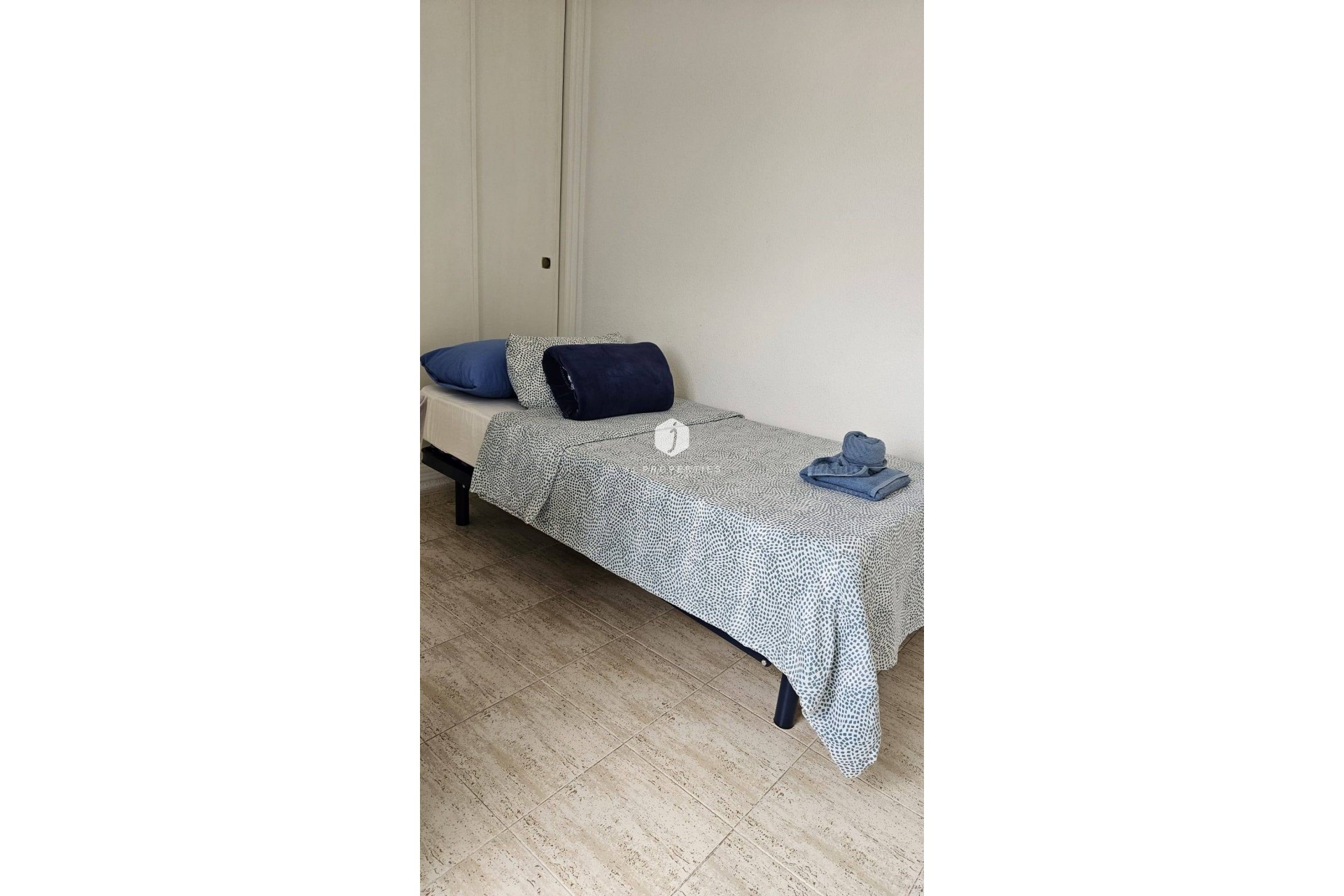 Z drugiej ręki - Daszek -
Torrevieja - Acequion