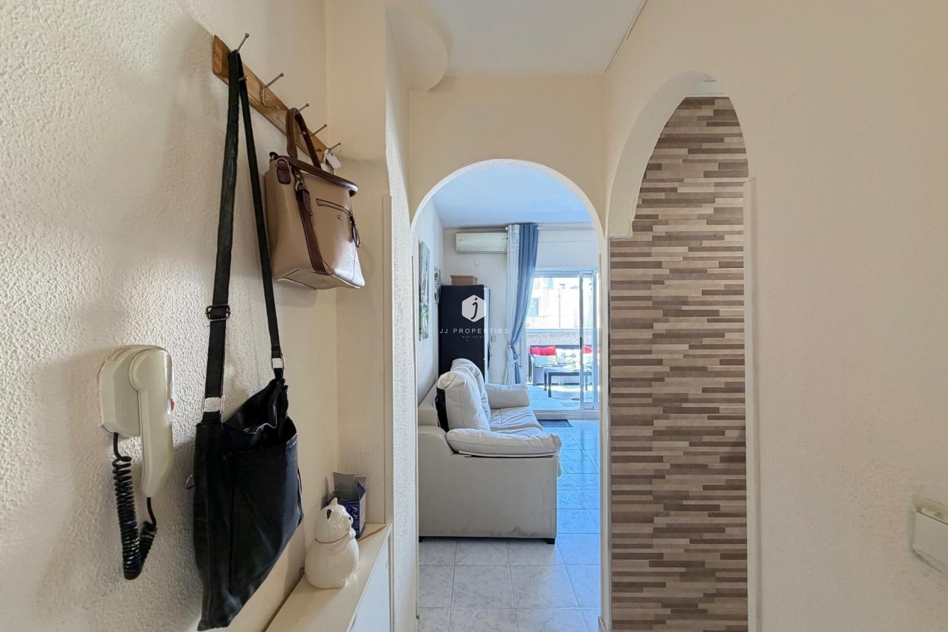 Z drugiej ręki - Daszek -
Torrevieja - Acequion