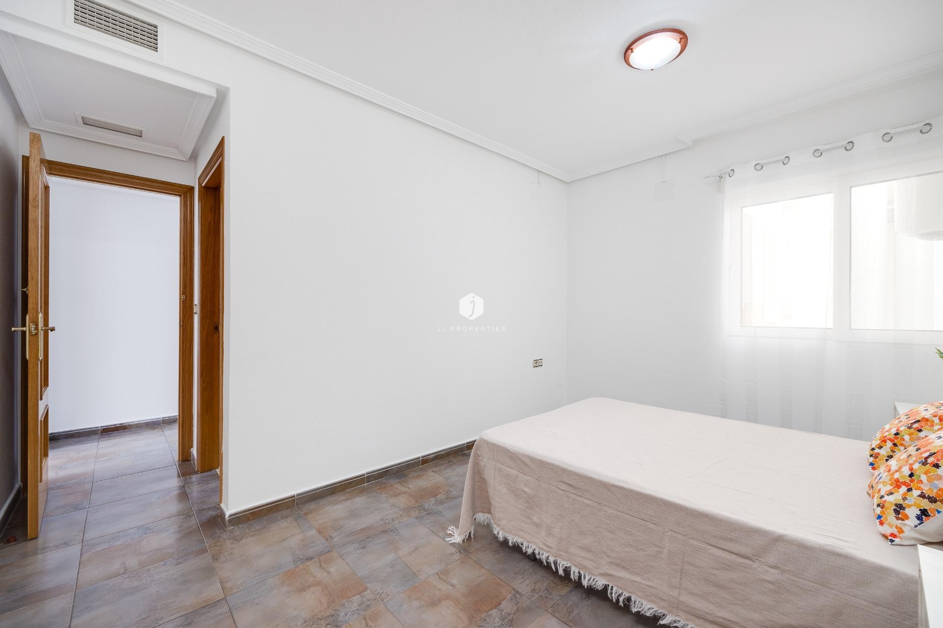 Z drugiej ręki - Daszek -
Torrevieja - Centro