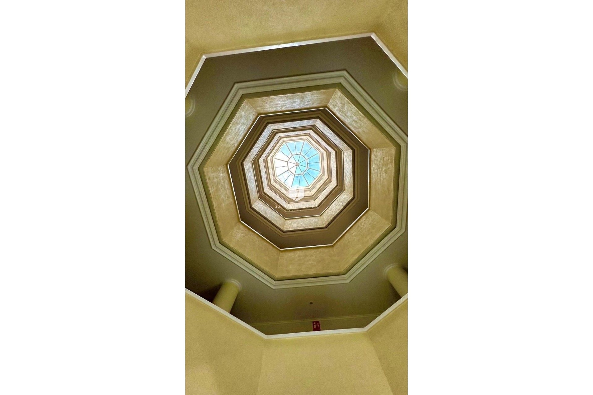 Z drugiej ręki - Daszek -
Torrevieja - Centro