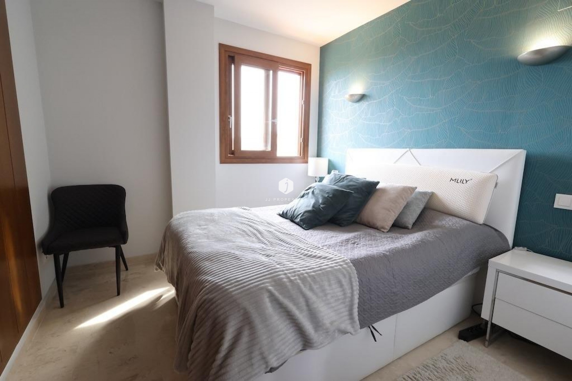 Z drugiej ręki - Daszek -
Torrevieja - Costa Blanca