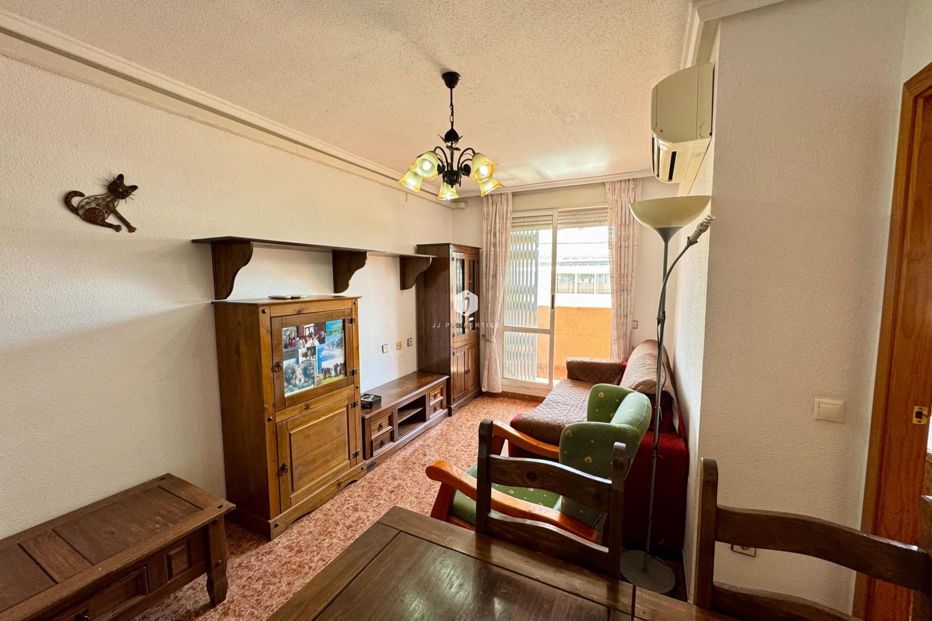 Z drugiej ręki - Daszek -
Torrevieja - Costa Blanca