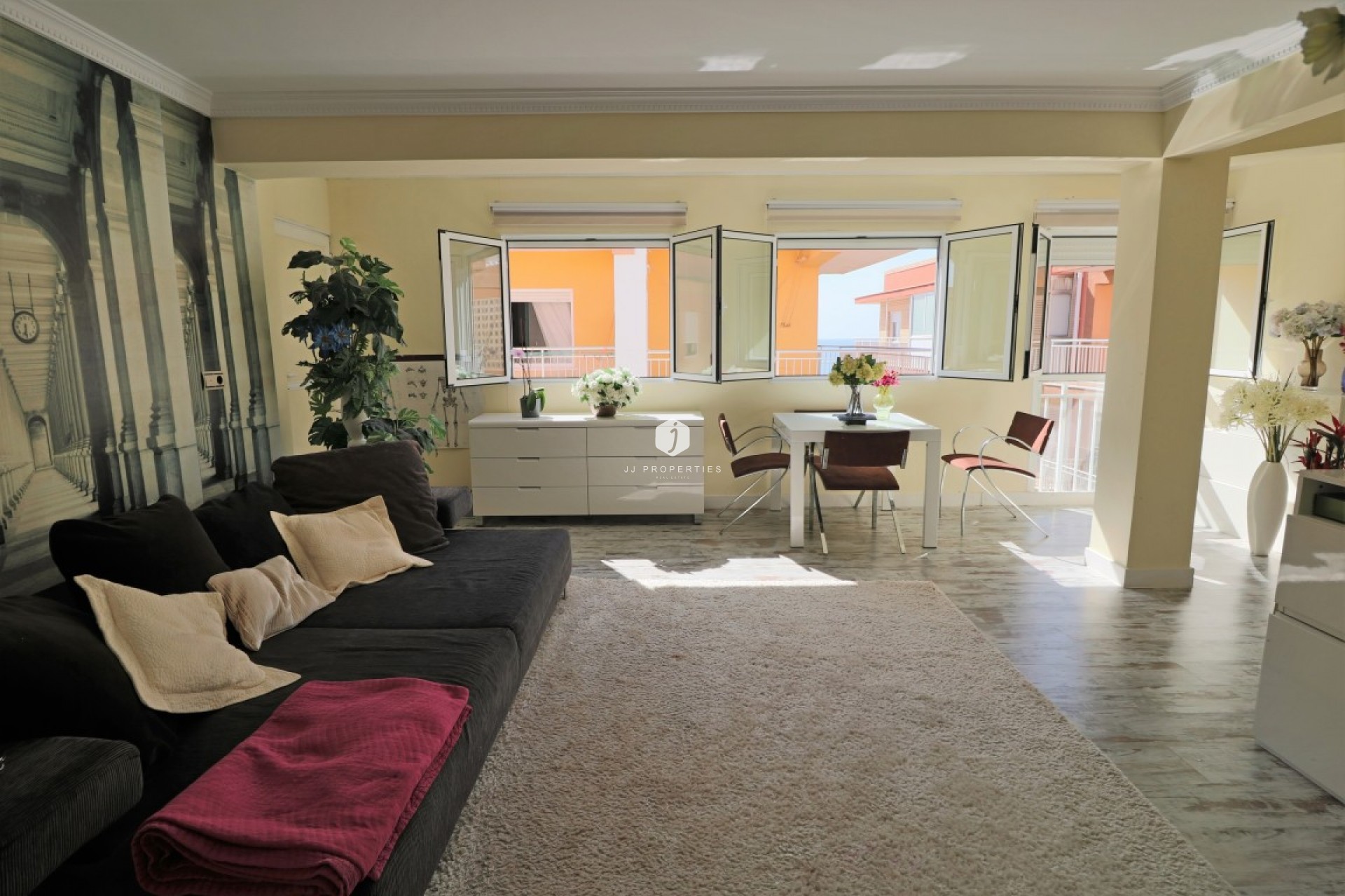 Z drugiej ręki - Daszek -
Torrevieja - Costa Blanca