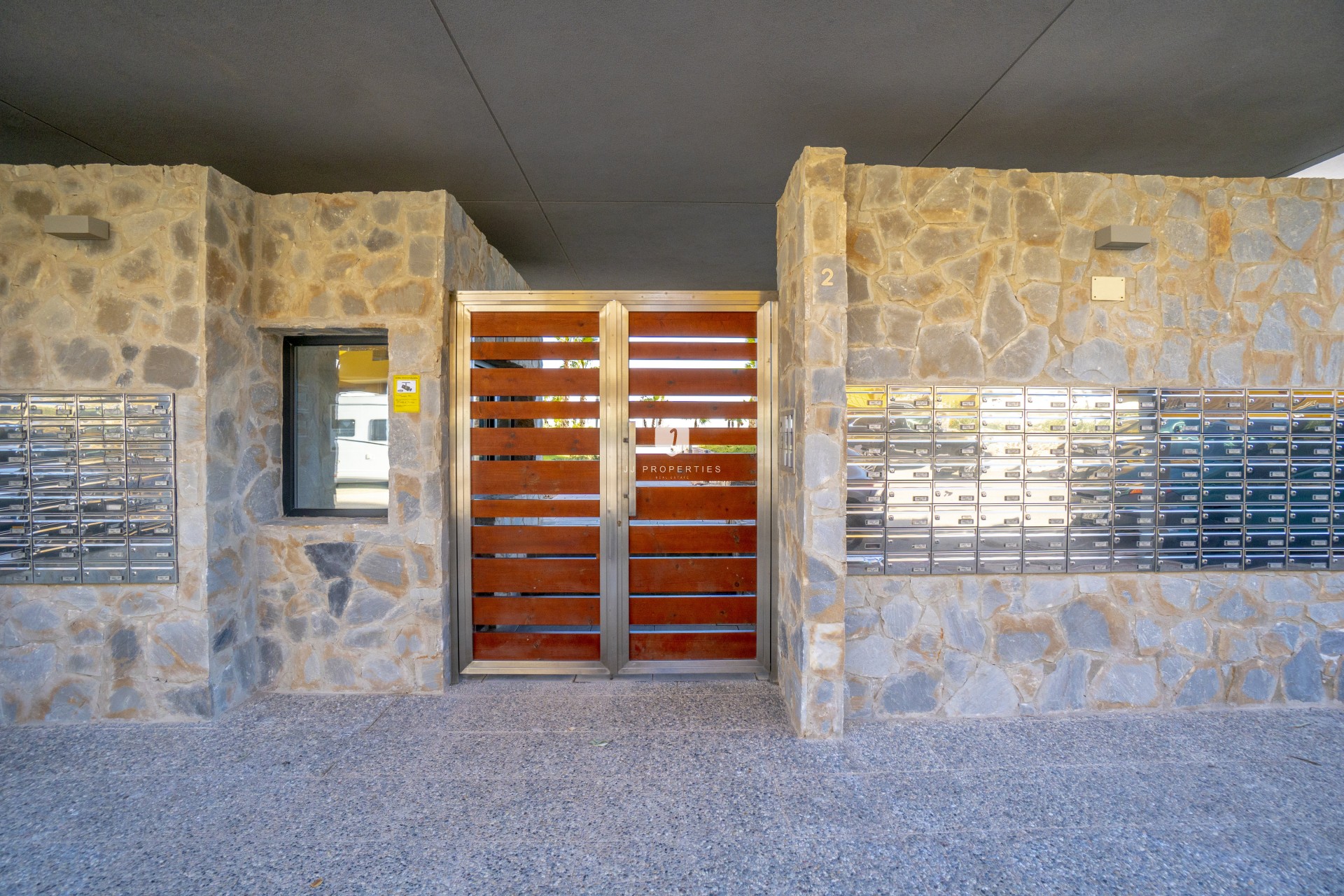 Z drugiej ręki - Daszek -
Torrevieja - Costa Blanca