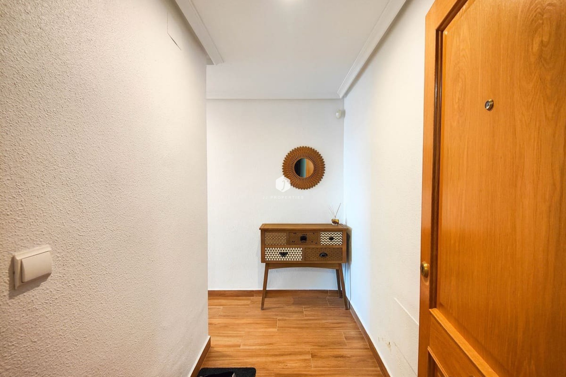 Z drugiej ręki - Daszek -
Torrevieja - Costa Blanca