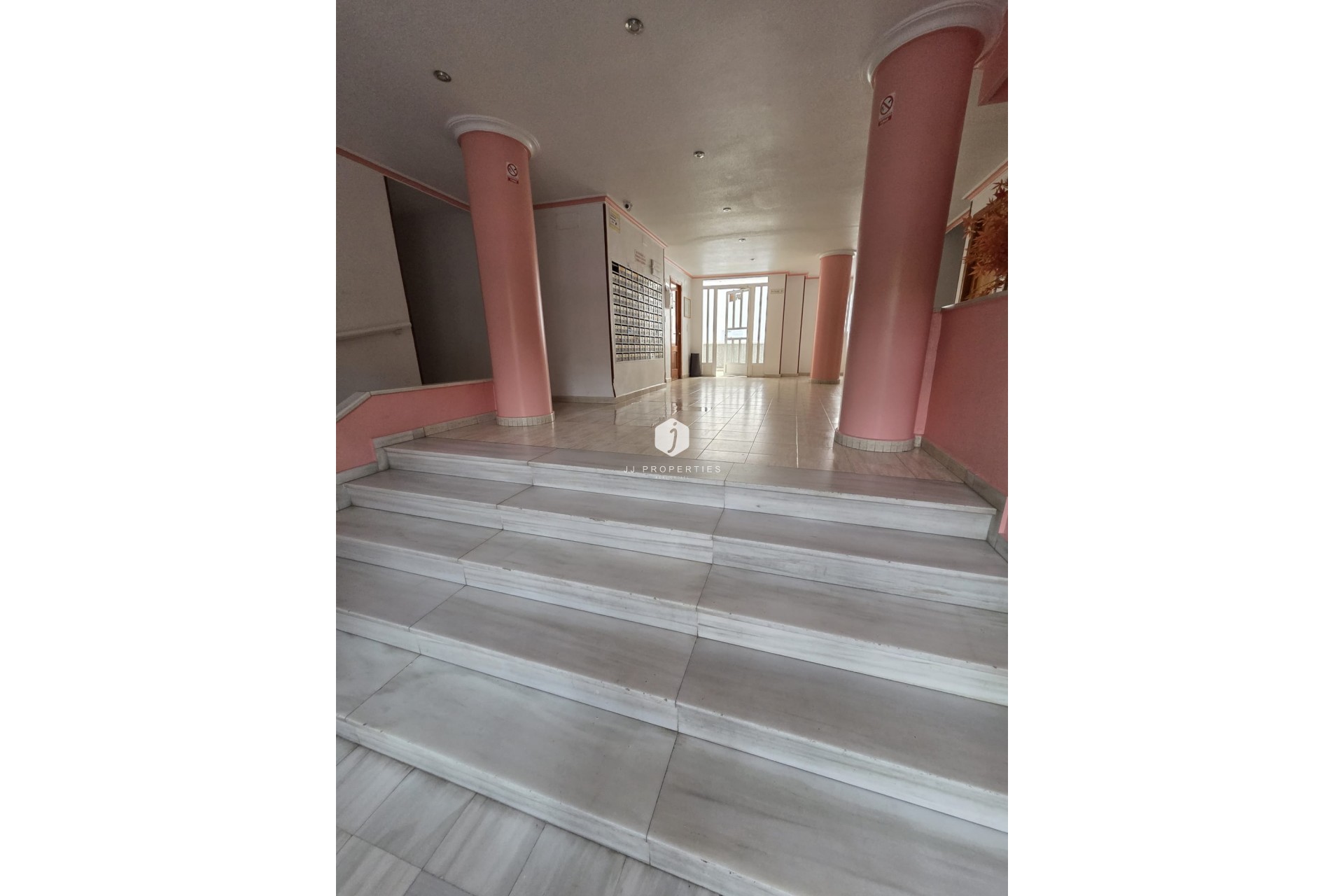 Z drugiej ręki - Daszek -
Torrevieja - Costa Blanca