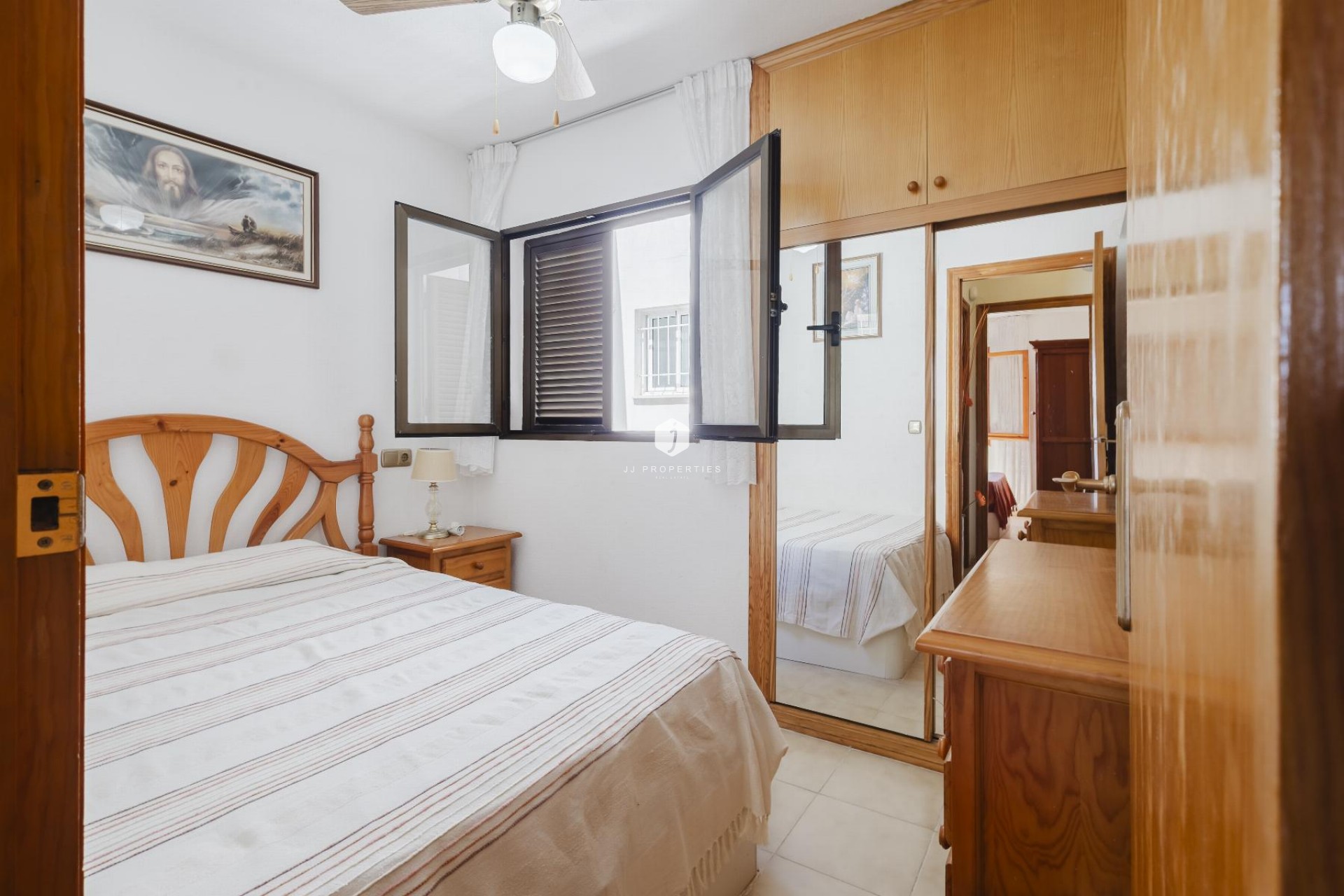 Z drugiej ręki - Daszek -
Torrevieja - Costa Blanca
