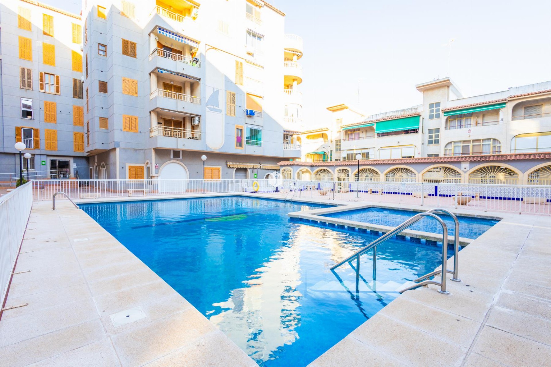 Z drugiej ręki - Daszek -
Torrevieja - Costa Blanca
