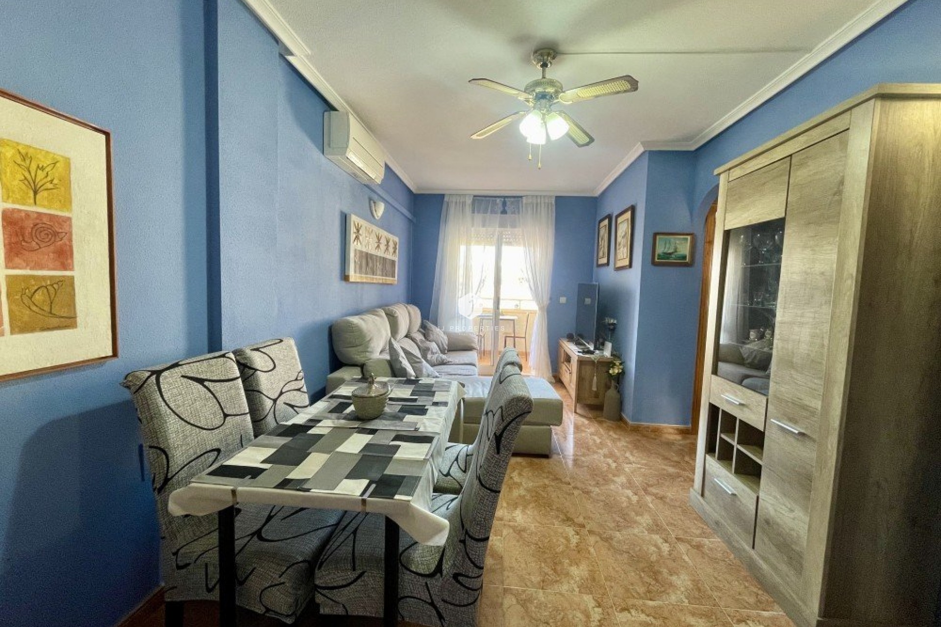 Z drugiej ręki - Daszek -
Torrevieja - Costa Blanca