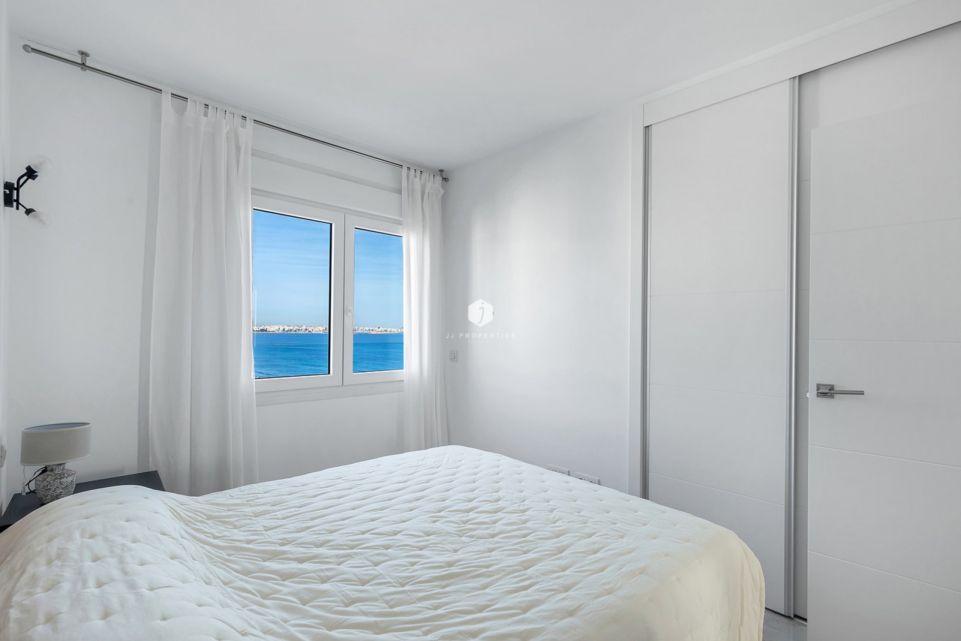Z drugiej ręki - Daszek -
Torrevieja - Costa Blanca