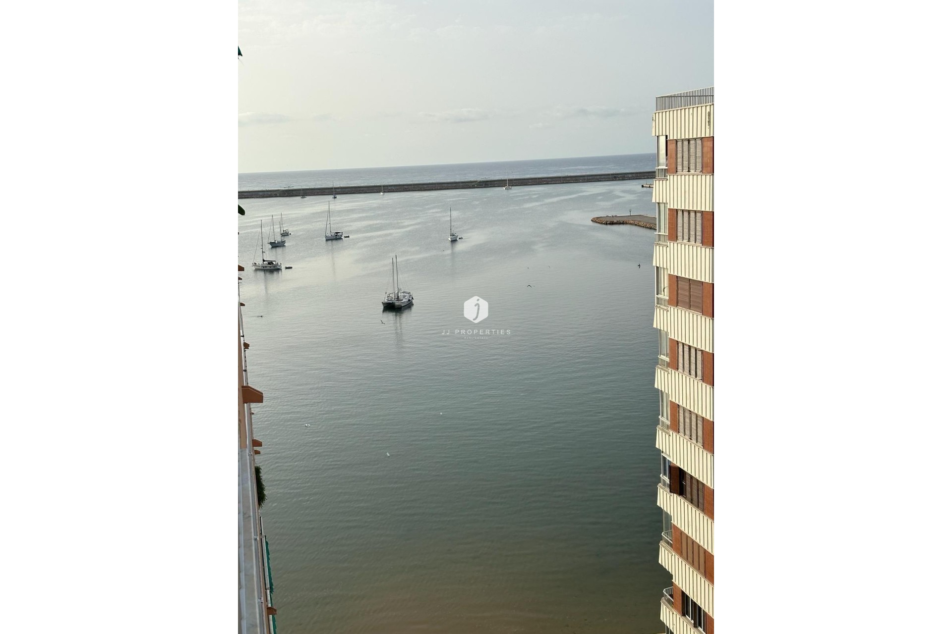 Z drugiej ręki - Daszek -
Torrevieja - El Acequión - Los Náufragos