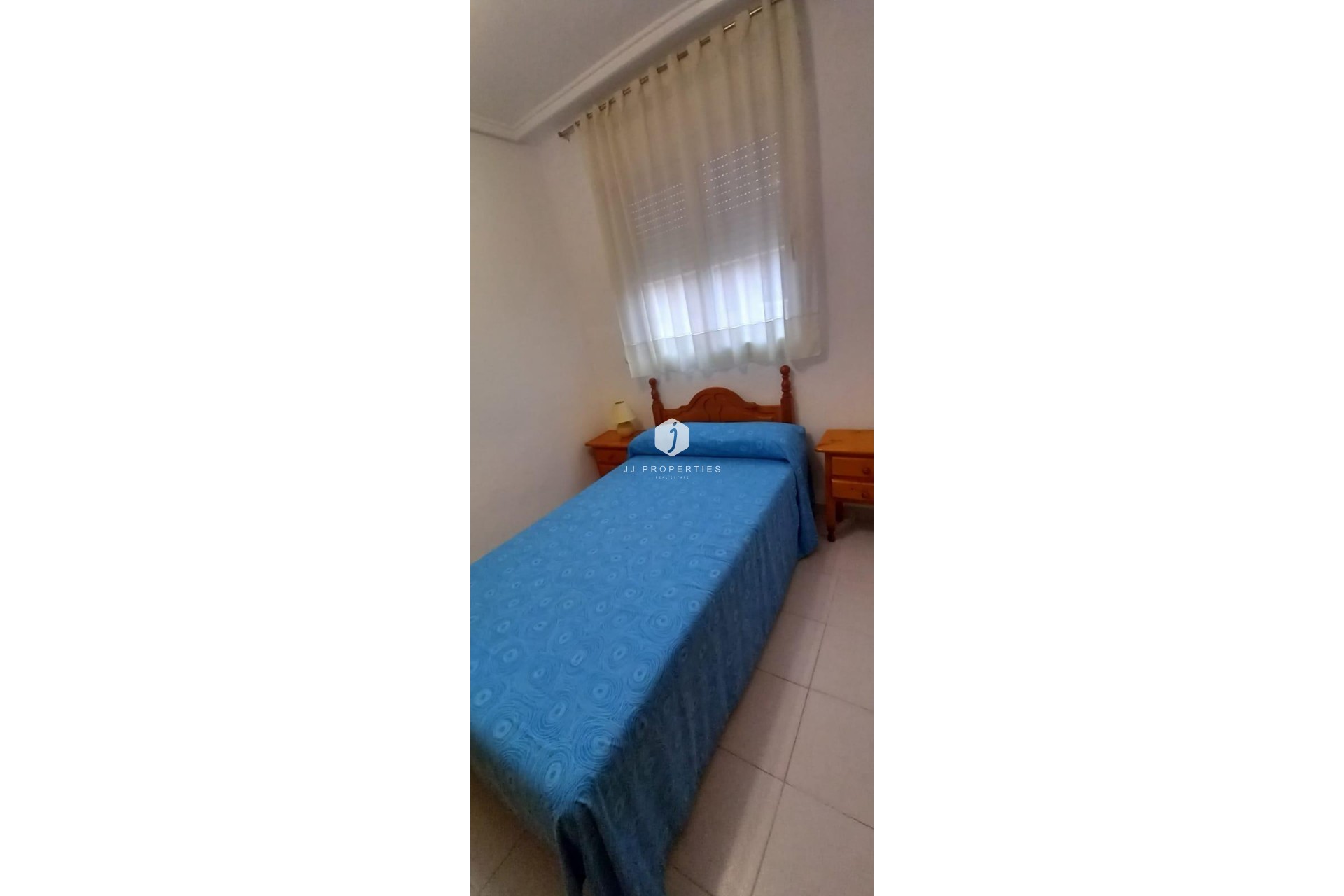 Z drugiej ręki - Daszek -
Torrevieja - El Acequión - Los Náufragos