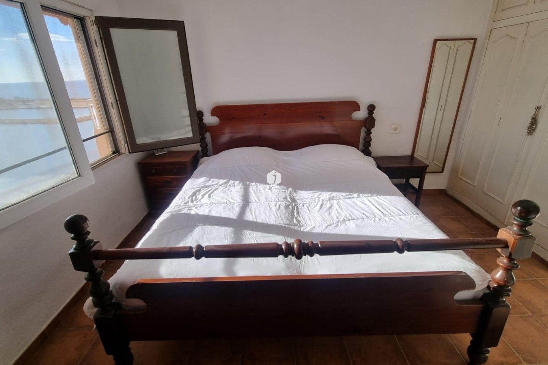 Z drugiej ręki - Daszek -
Torrevieja - El Acequión - Los Náufragos