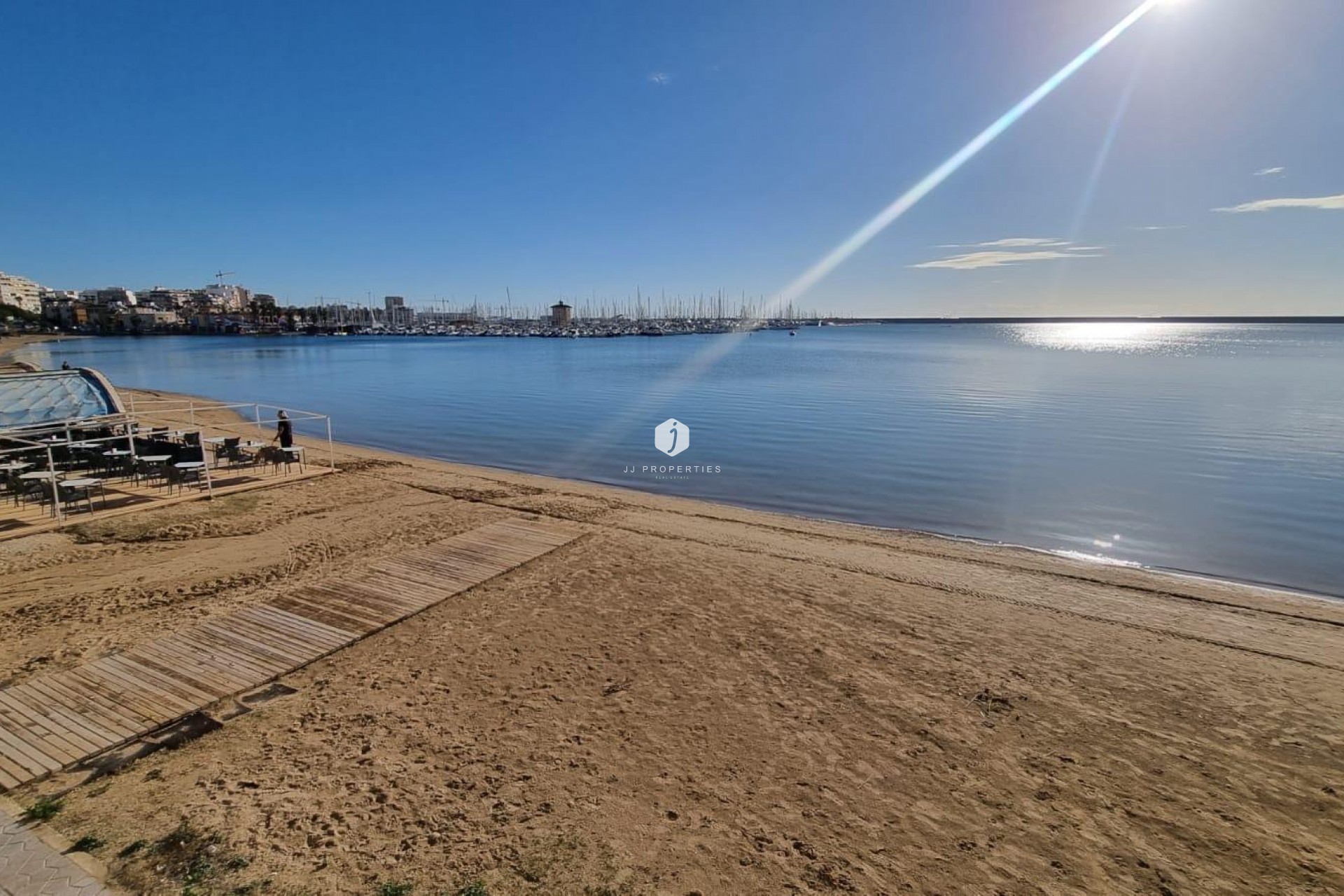 Z drugiej ręki - Daszek -
Torrevieja - El Acequión - Los Náufragos