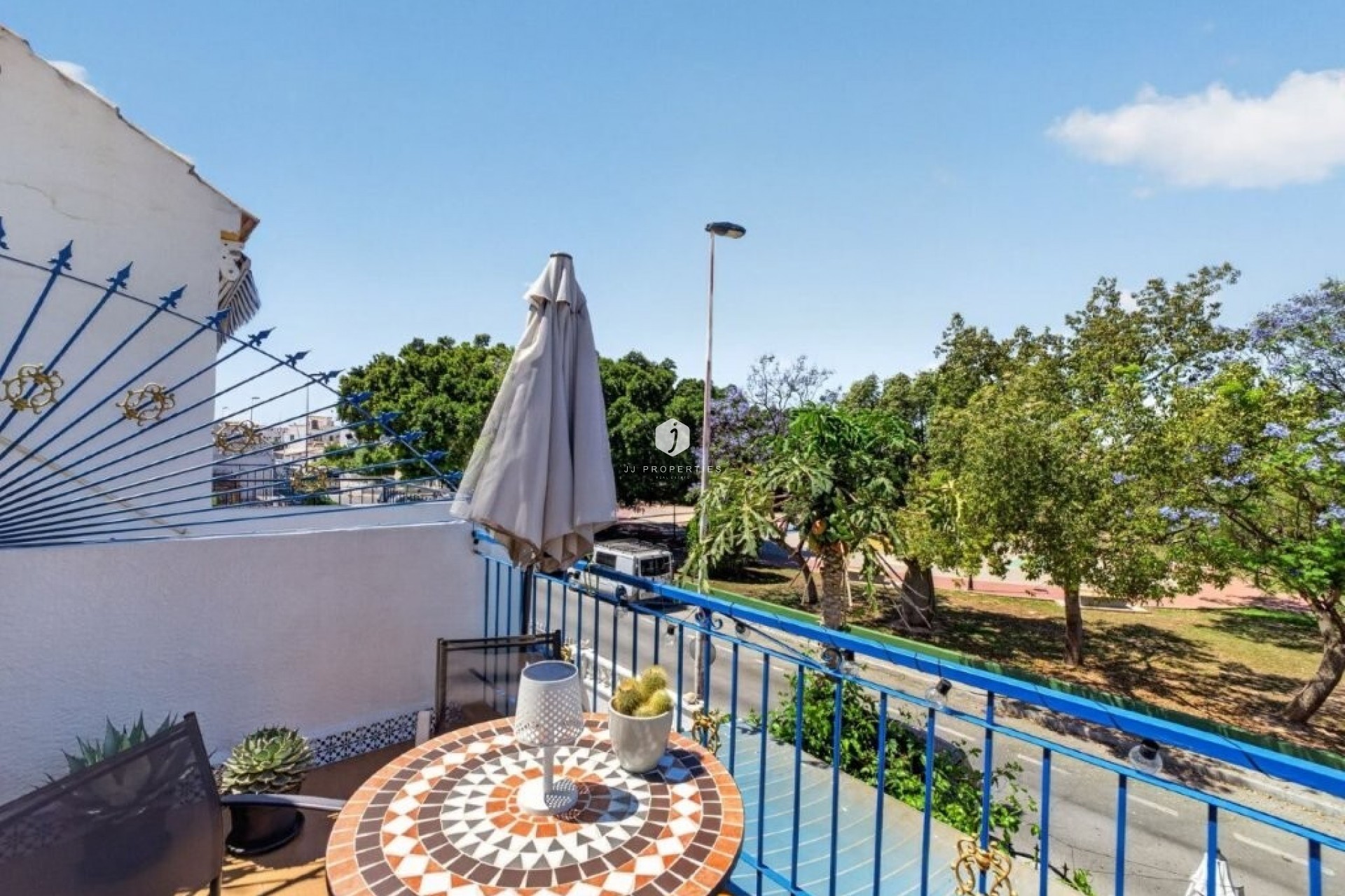 Z drugiej ręki - Daszek -
Torrevieja - Jardin del Mar