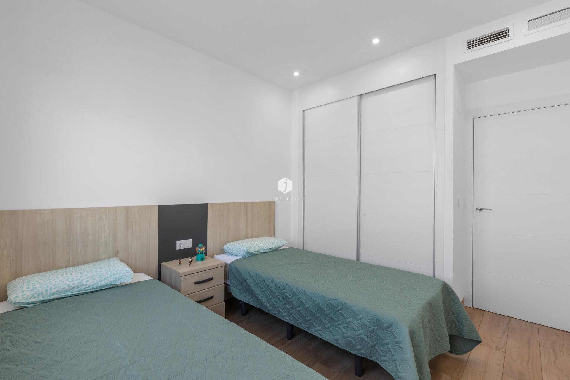 Z drugiej ręki - Daszek -
Torrevieja - Los Balcones - Los Altos del Edén