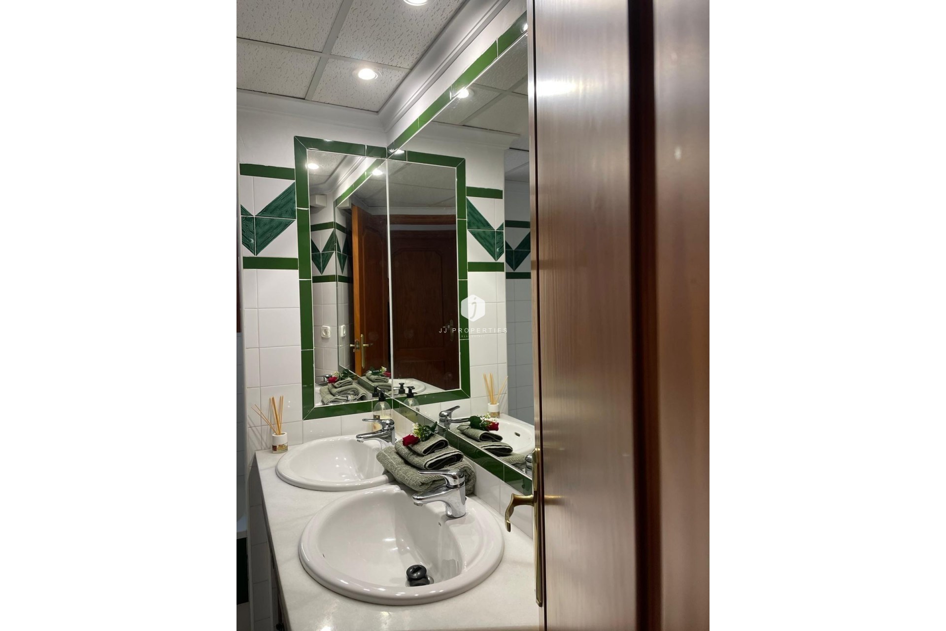 Z drugiej ręki - Daszek -
Torrevieja - Los Frutales