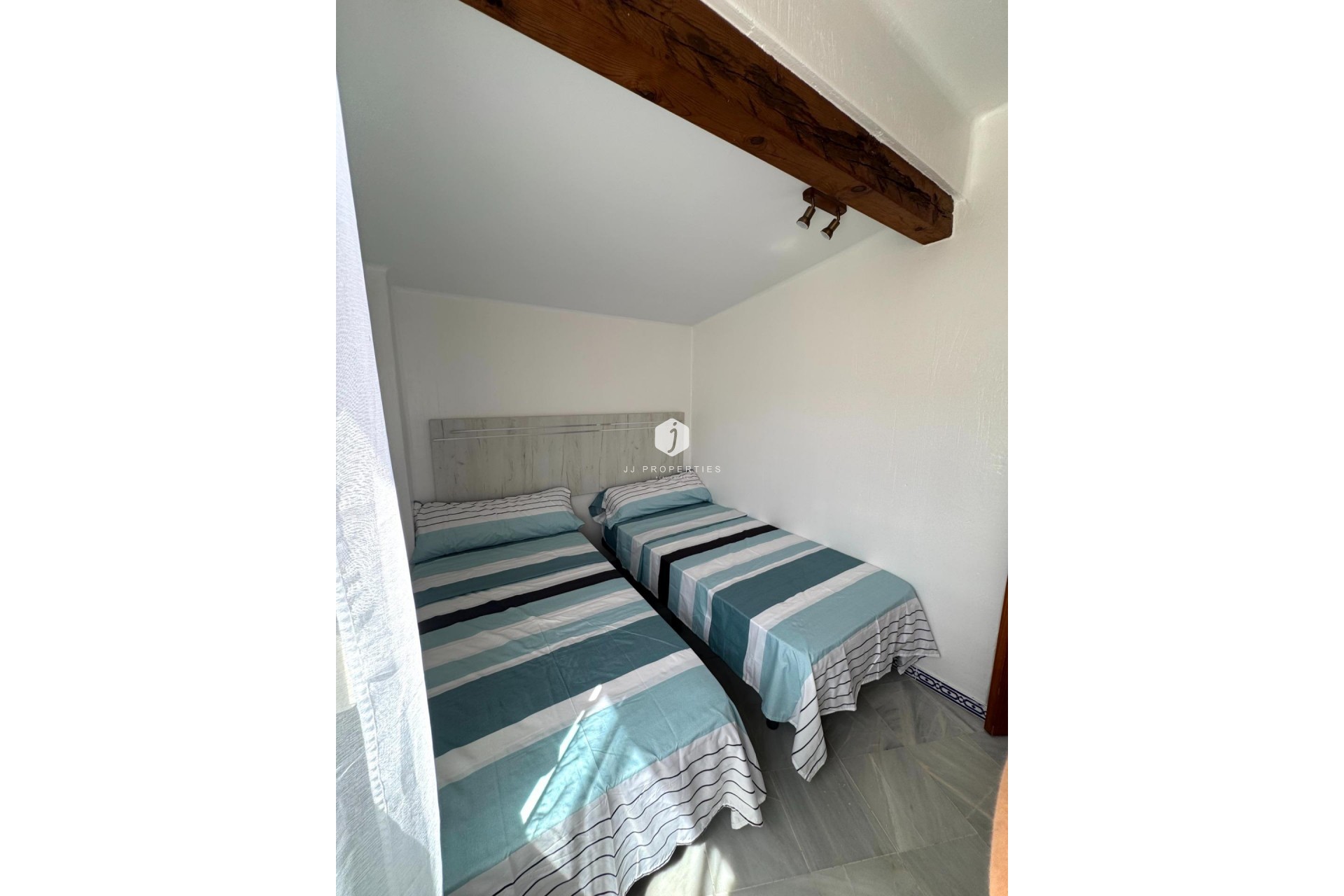 Z drugiej ręki - Daszek -
Torrevieja - Los Frutales