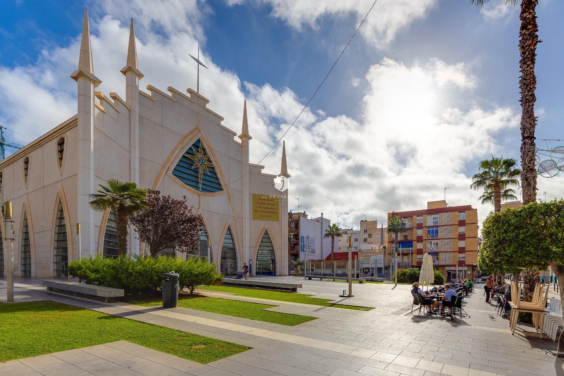 Z drugiej ręki - Daszek -
Torrevieja - Paseo maritimo