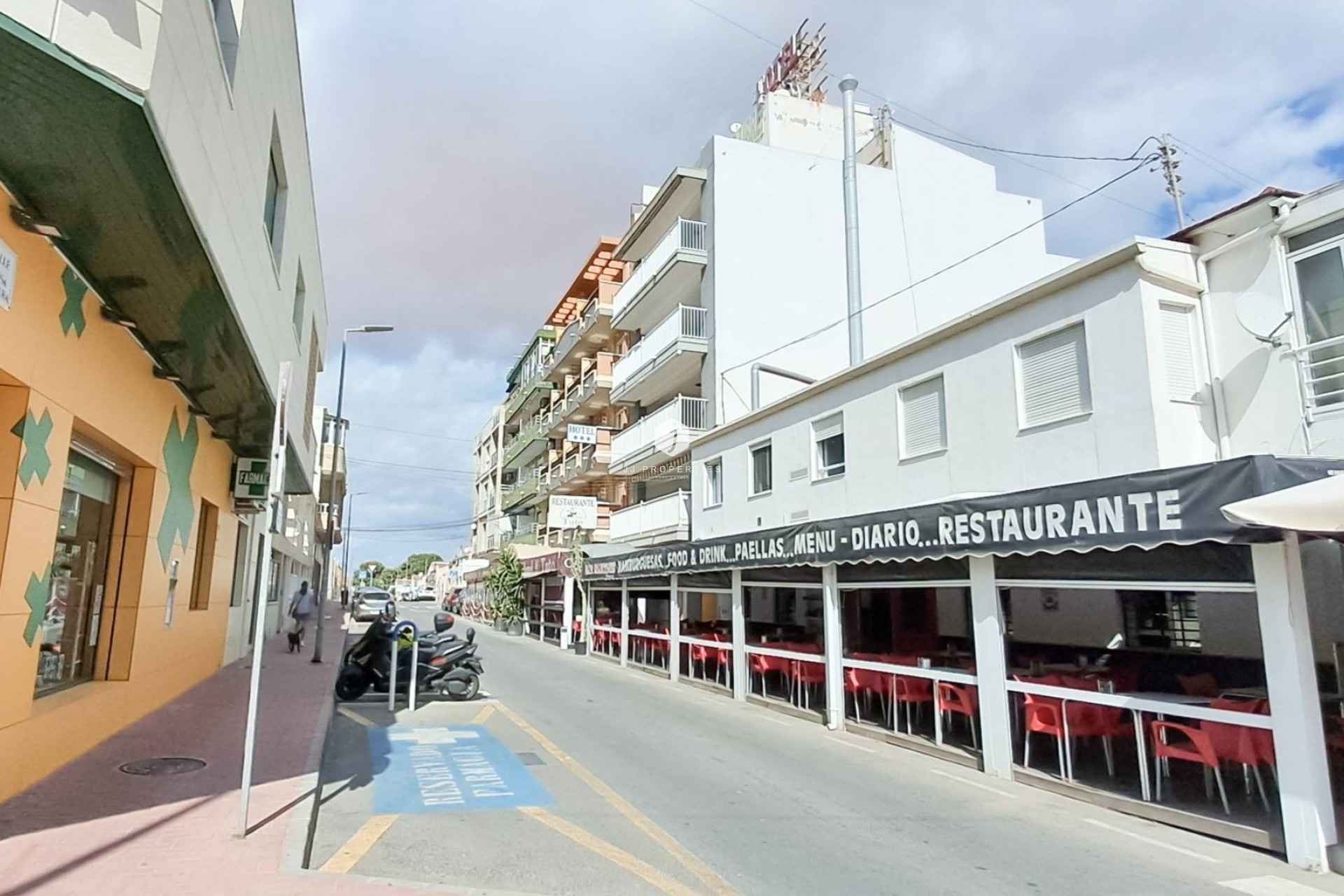 Z drugiej ręki - Daszek -
Torrevieja - Playa de los Naufragos