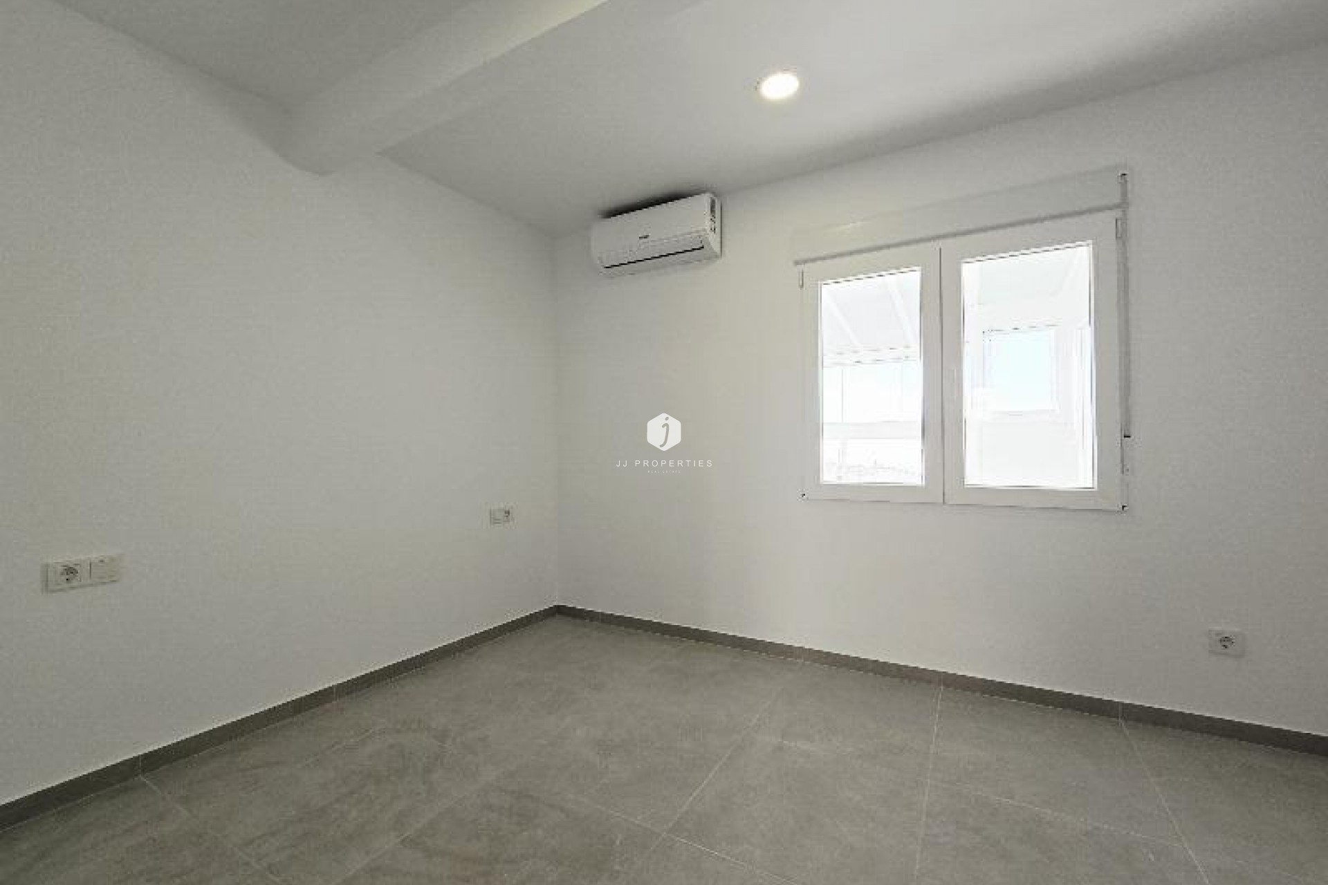 Z drugiej ręki - Daszek -
Torrevieja - Playa del Cura