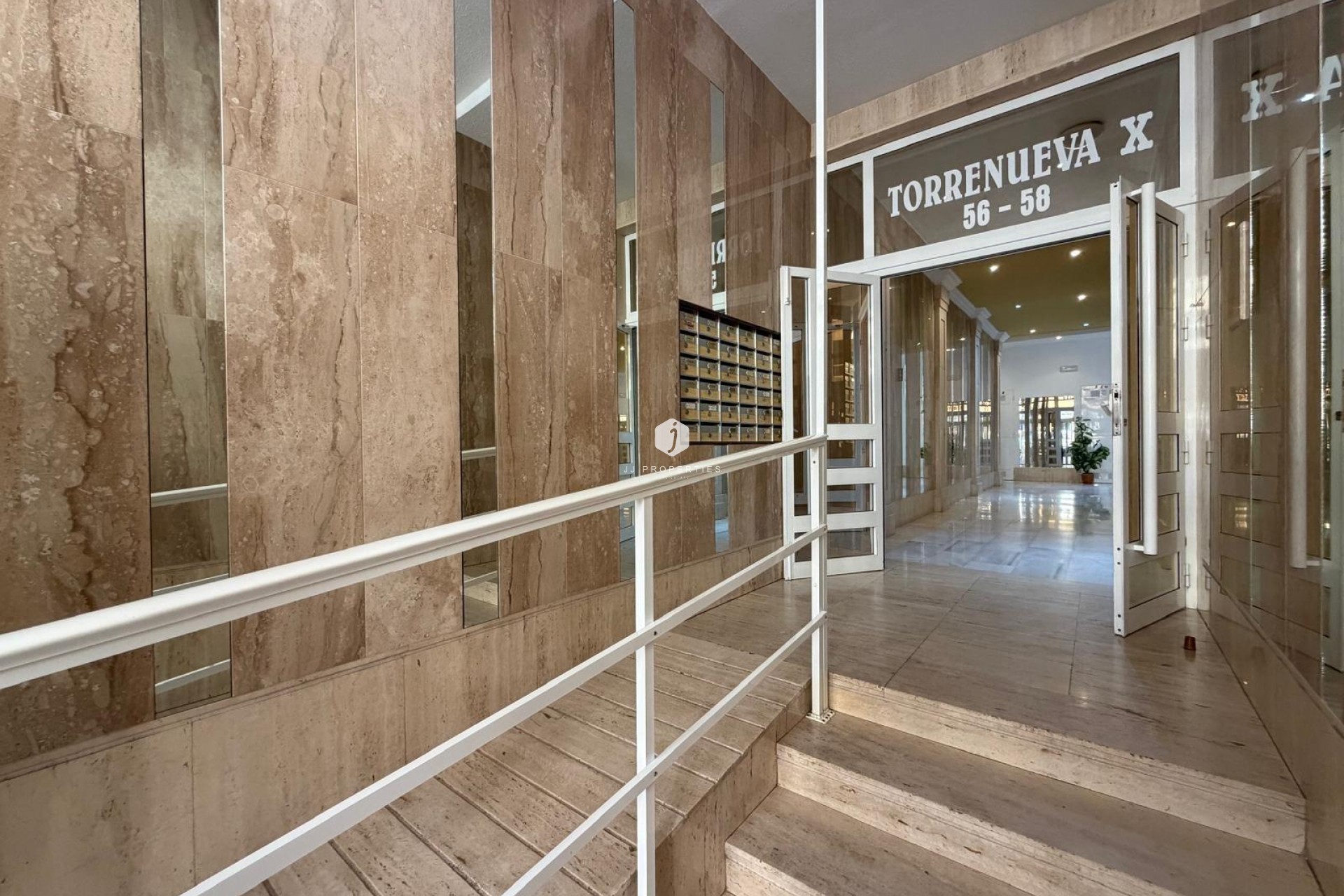 Z drugiej ręki - Daszek -
Torrevieja - Playa del Cura