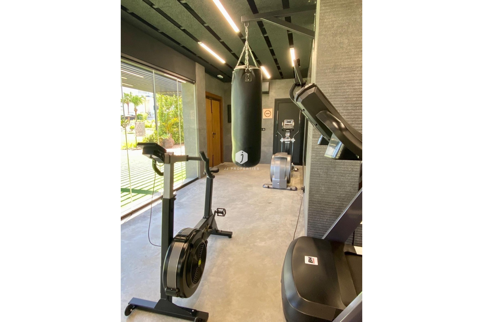 Z drugiej ręki - Daszek -
Torrevieja - Punta prima