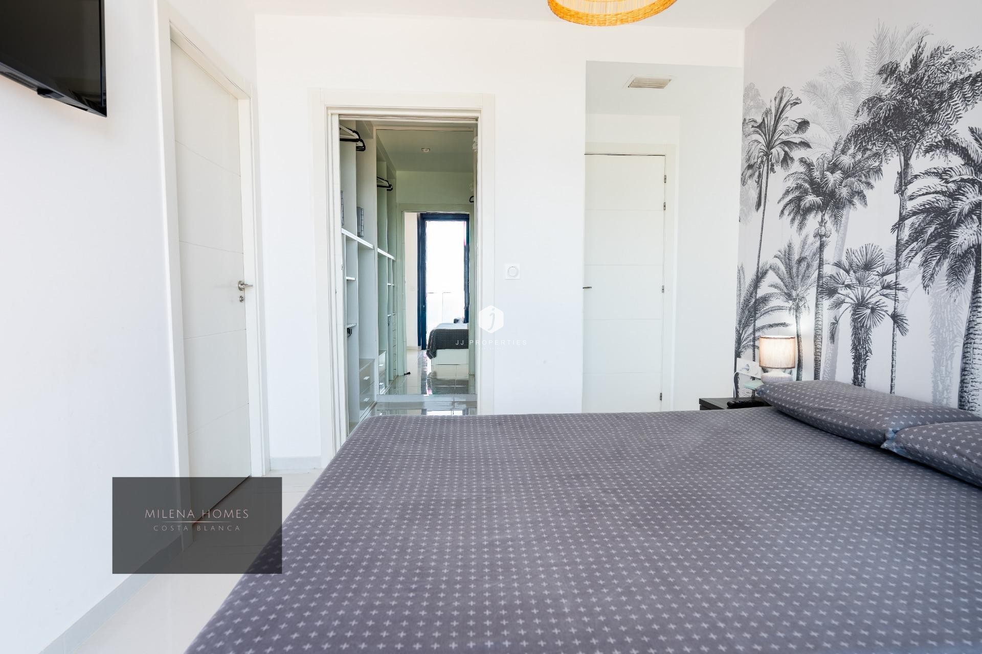 Z drugiej ręki - Daszek -
Torrevieja - Punta prima