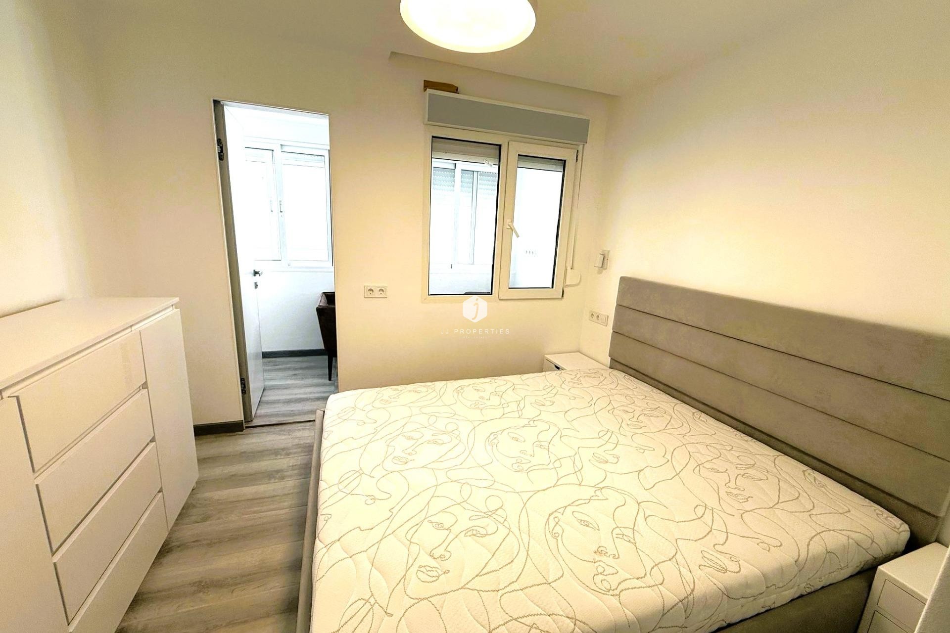 Z drugiej ręki - Dupleks -
Torrevieja - Centro