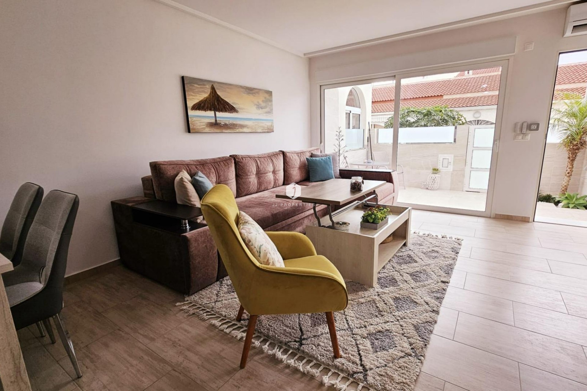 Z drugiej ręki - Dupleks -
Torrevieja - La siesta