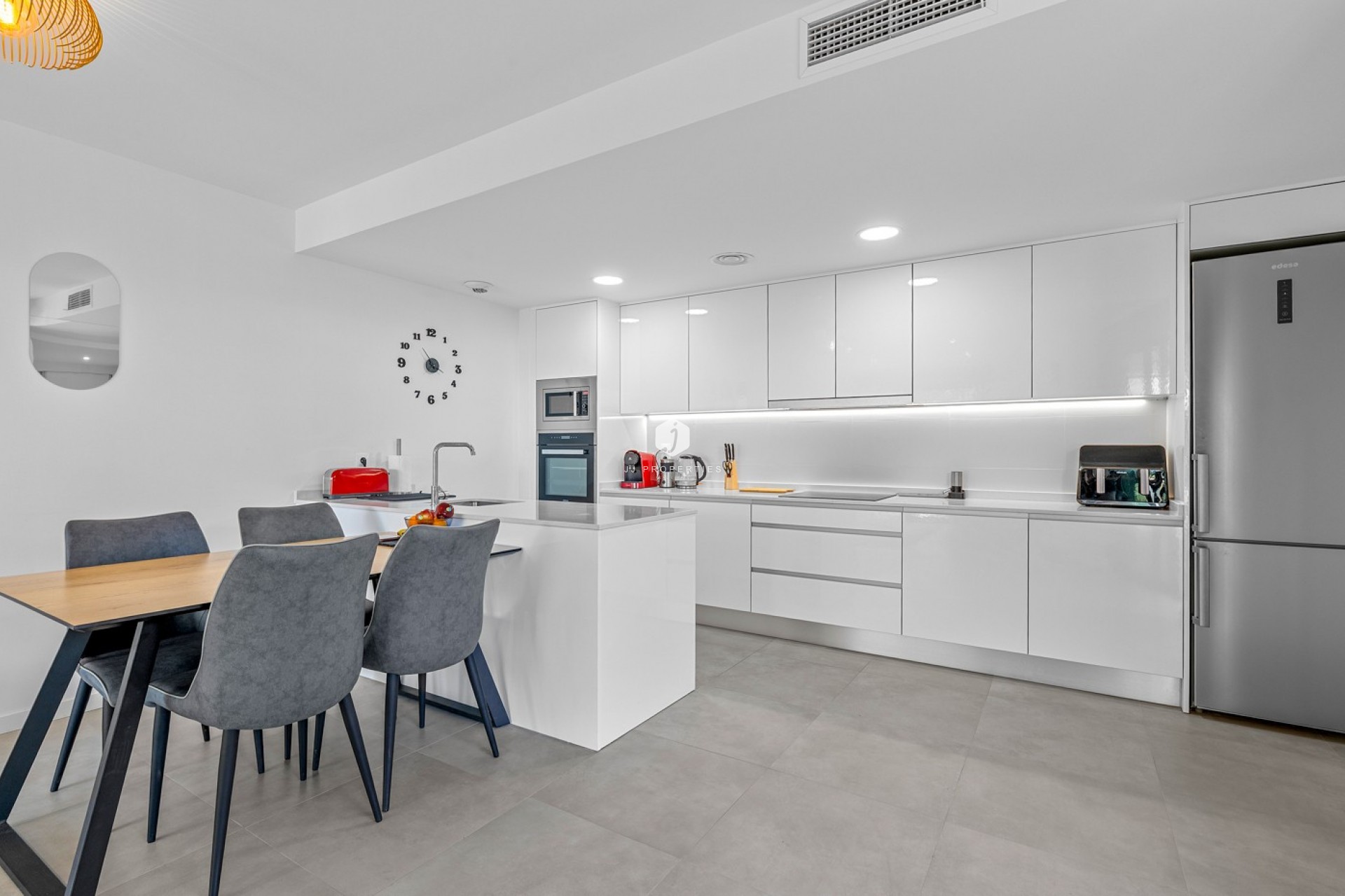 Z drugiej ręki - Mieszkanie w bloku -
Dehesa de Campoamor - Costa Blanca