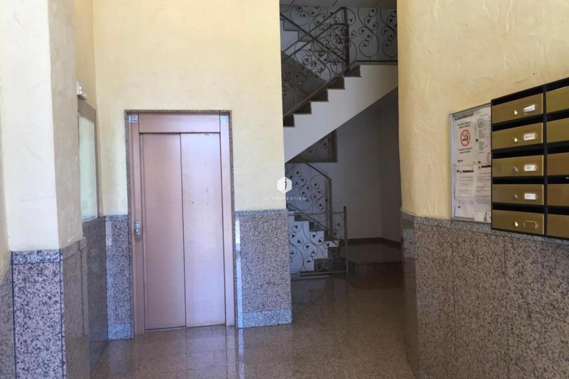 Z drugiej ręki - Mieszkanie w bloku -
Formentera del Segura