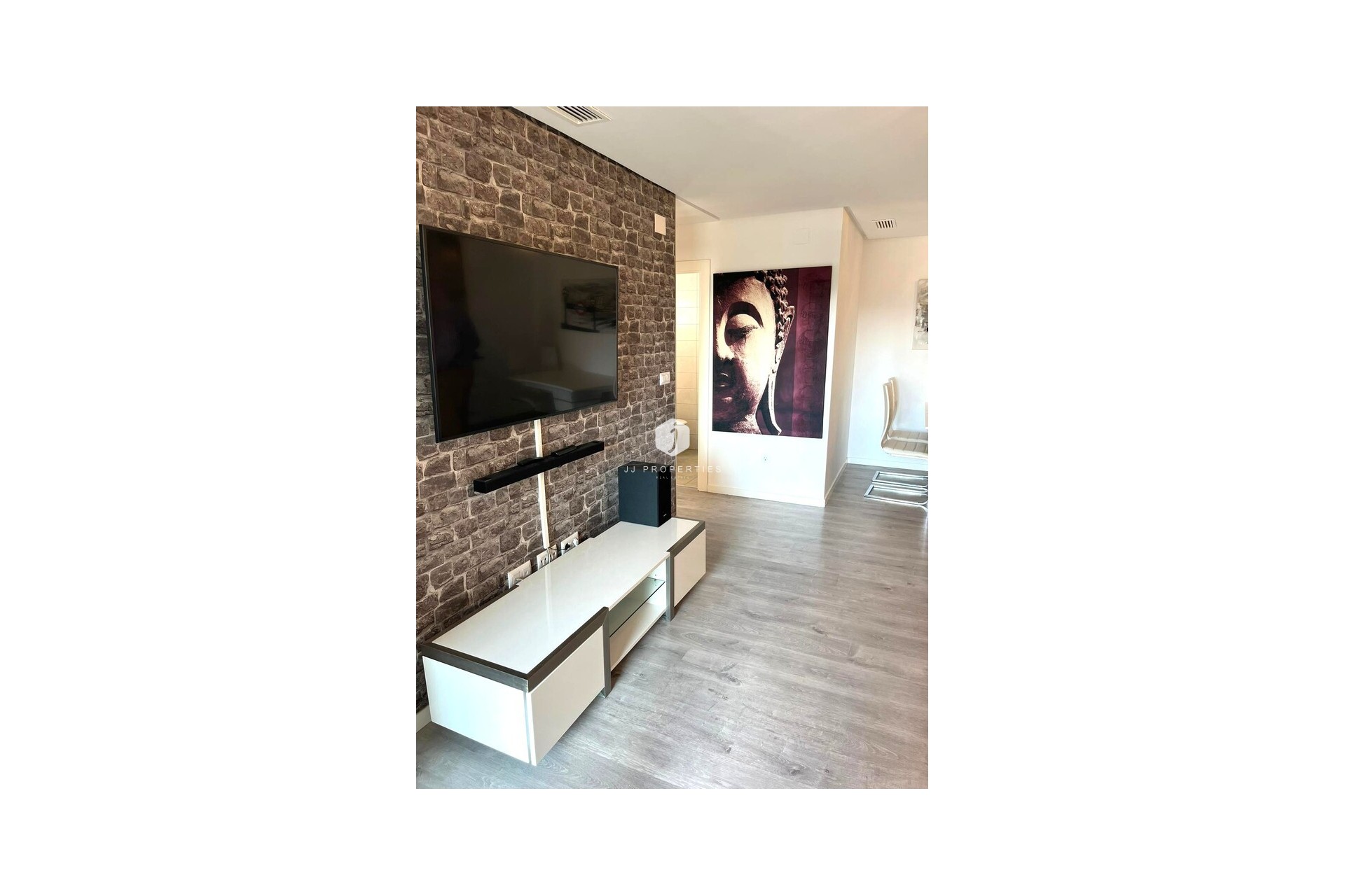 Z drugiej ręki - Mieszkanie w bloku -
Los Dolses - Inland