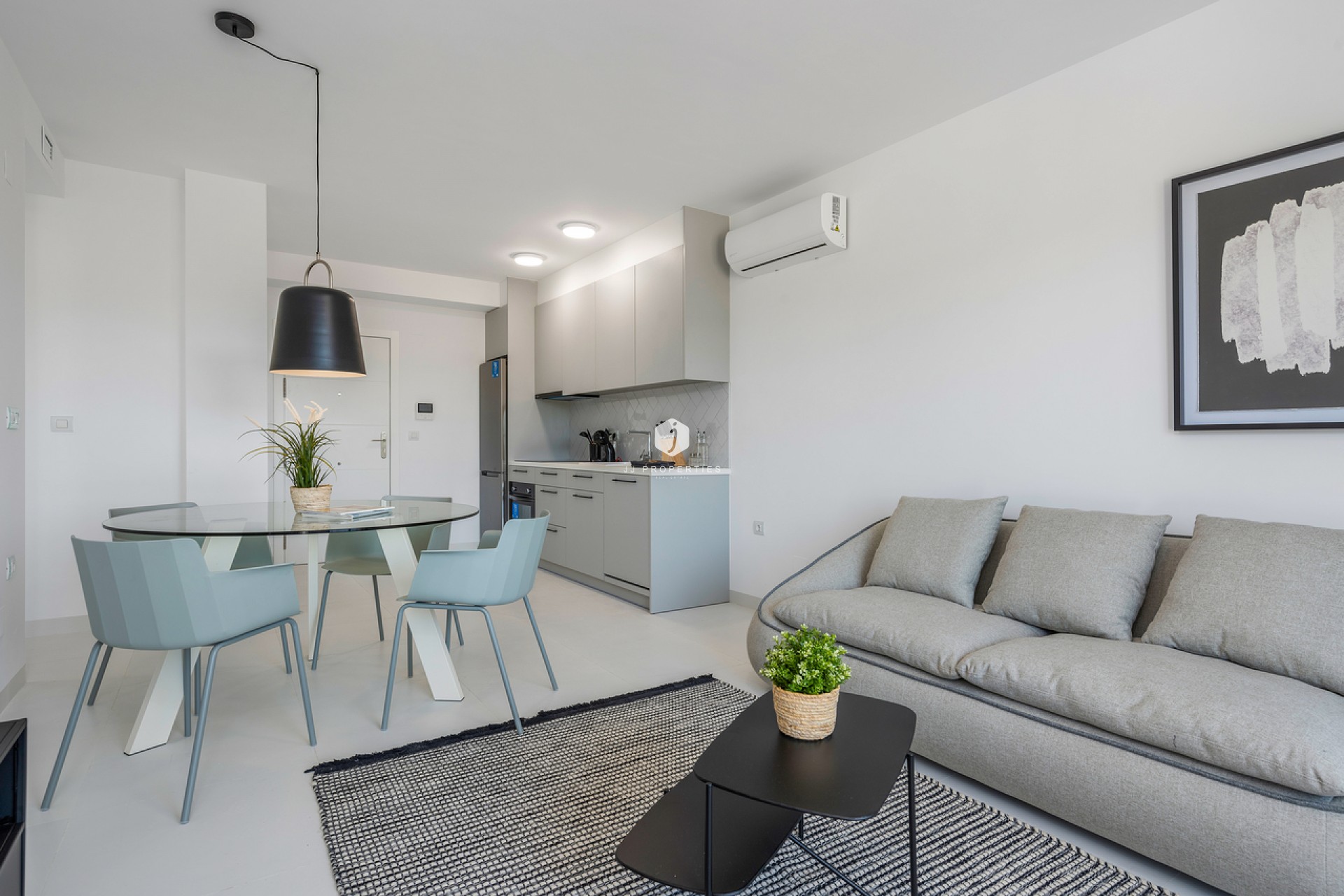 Z drugiej ręki - Mieszkanie w bloku -
San Miguel de Salinas - Inland