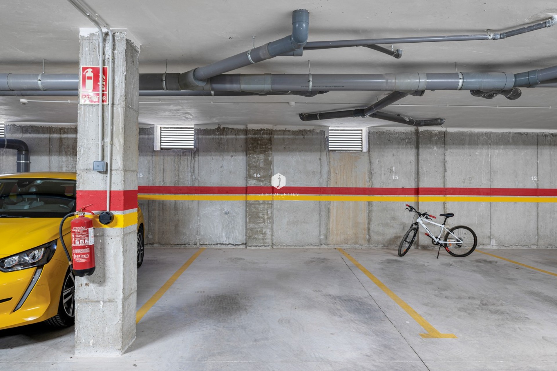 Z drugiej ręki - Mieszkanie w bloku -
San Miguel de Salinas - Inland