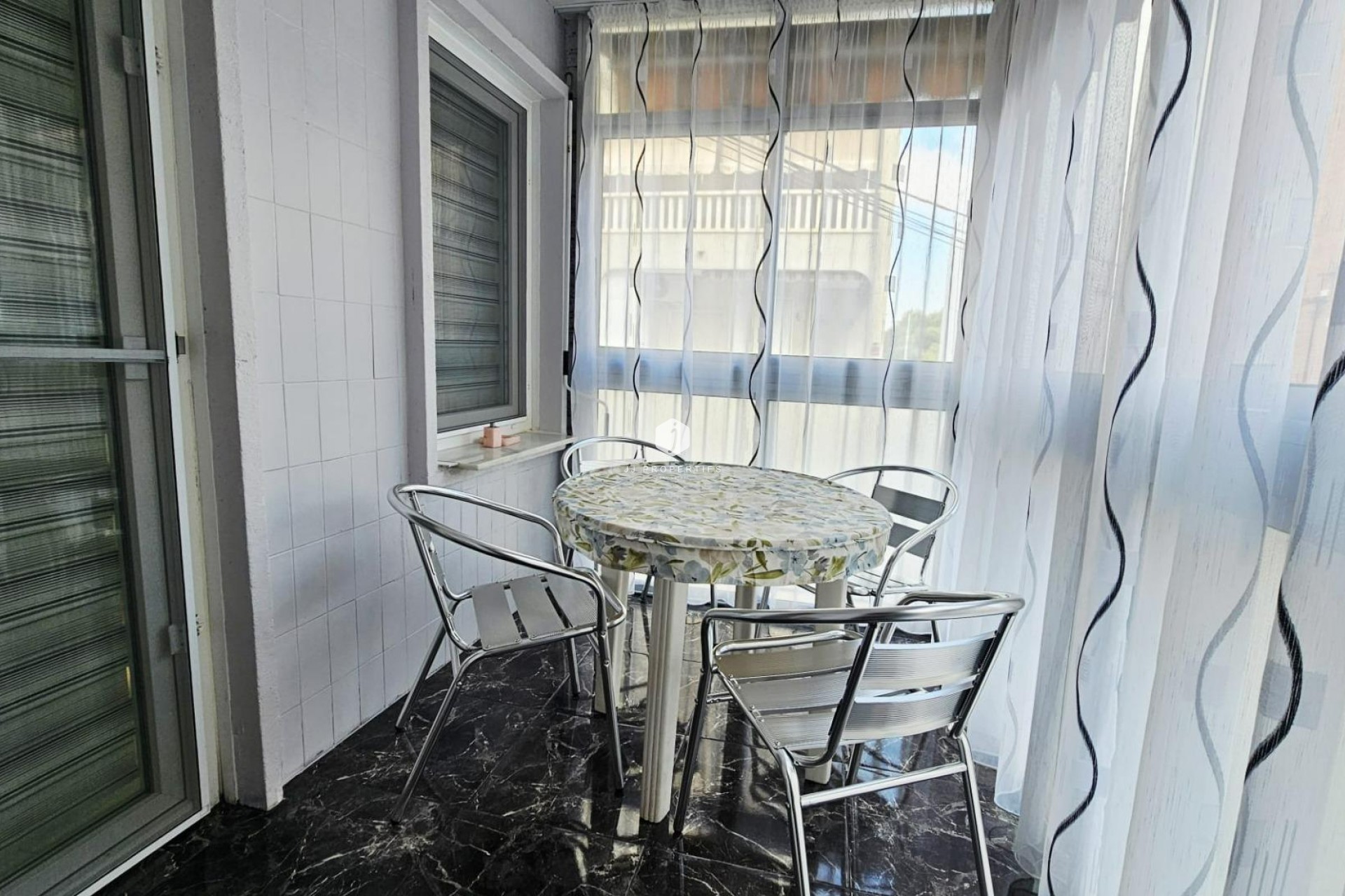 Z drugiej ręki - Mieszkanie w bloku -
Torrevieja - Acequion