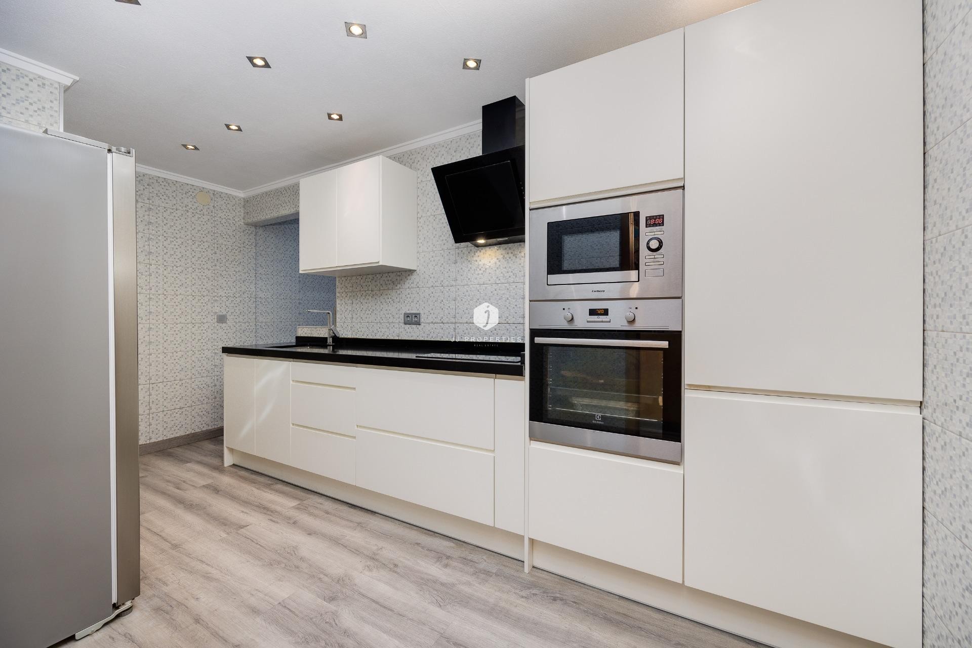 Z drugiej ręki - Mieszkanie w bloku -
Torrevieja - Acequion