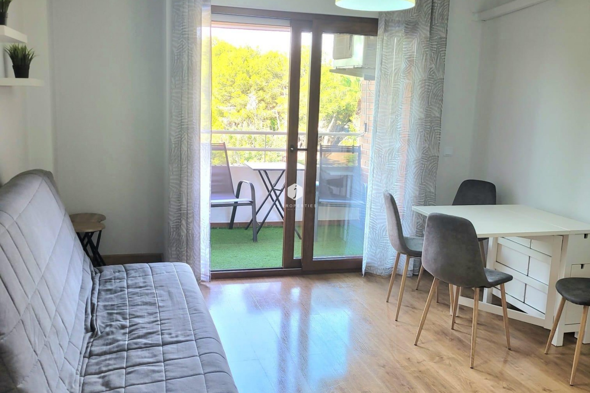 Z drugiej ręki - Mieszkanie w bloku -
Torrevieja - Acequion