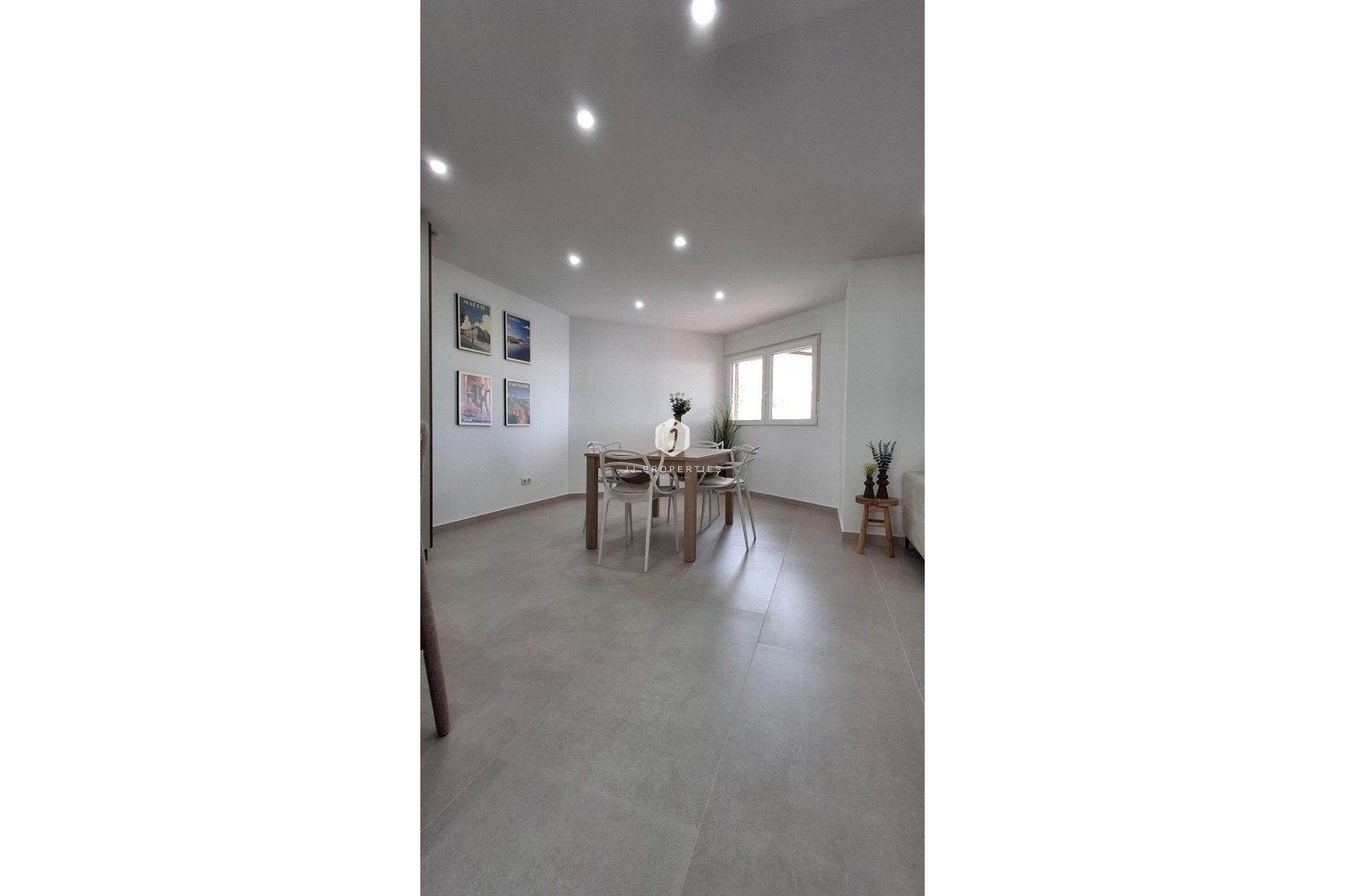 Z drugiej ręki - Mieszkanie w bloku -
Torrevieja - Acequion