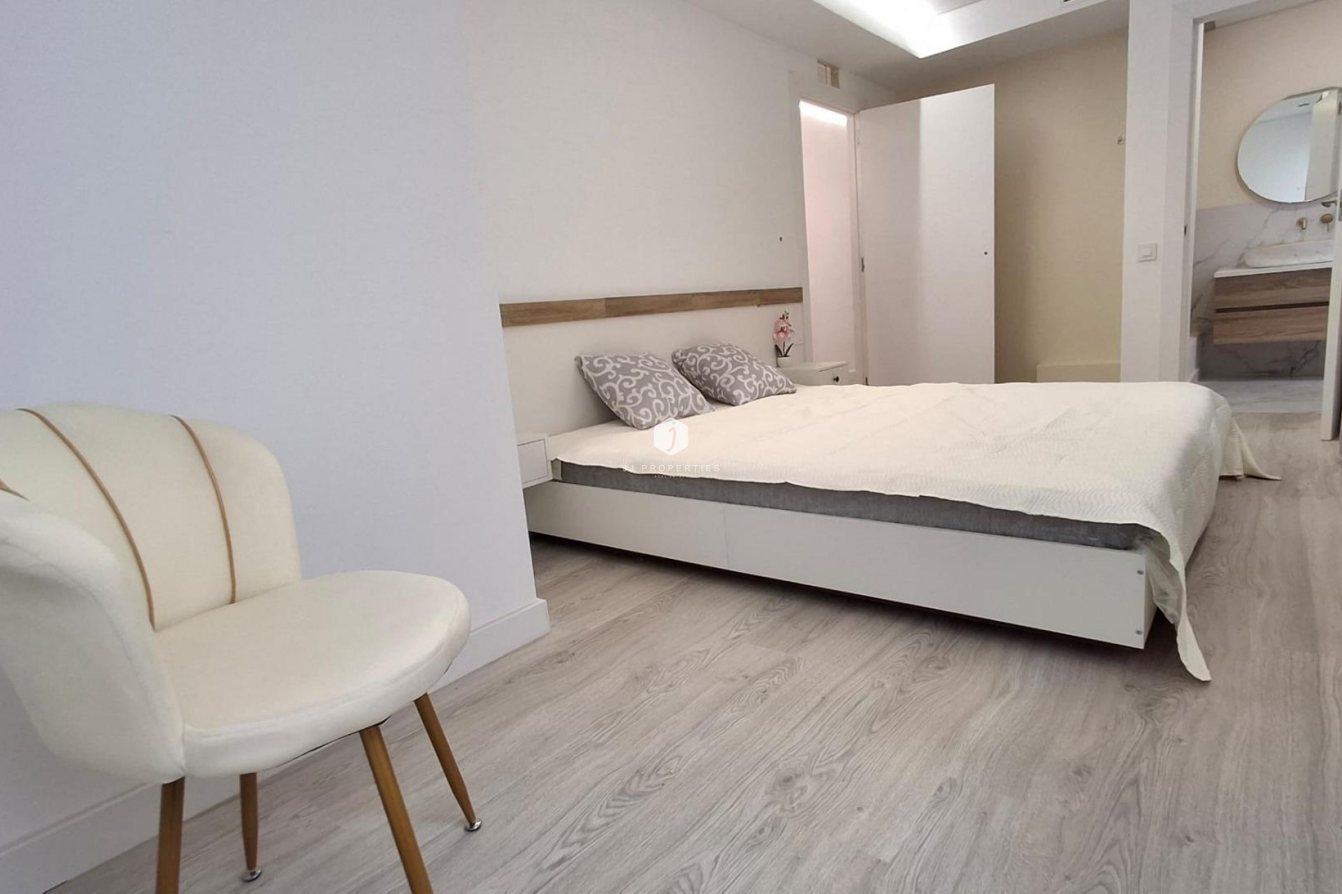 Z drugiej ręki - Mieszkanie w bloku -
Torrevieja - Acequion